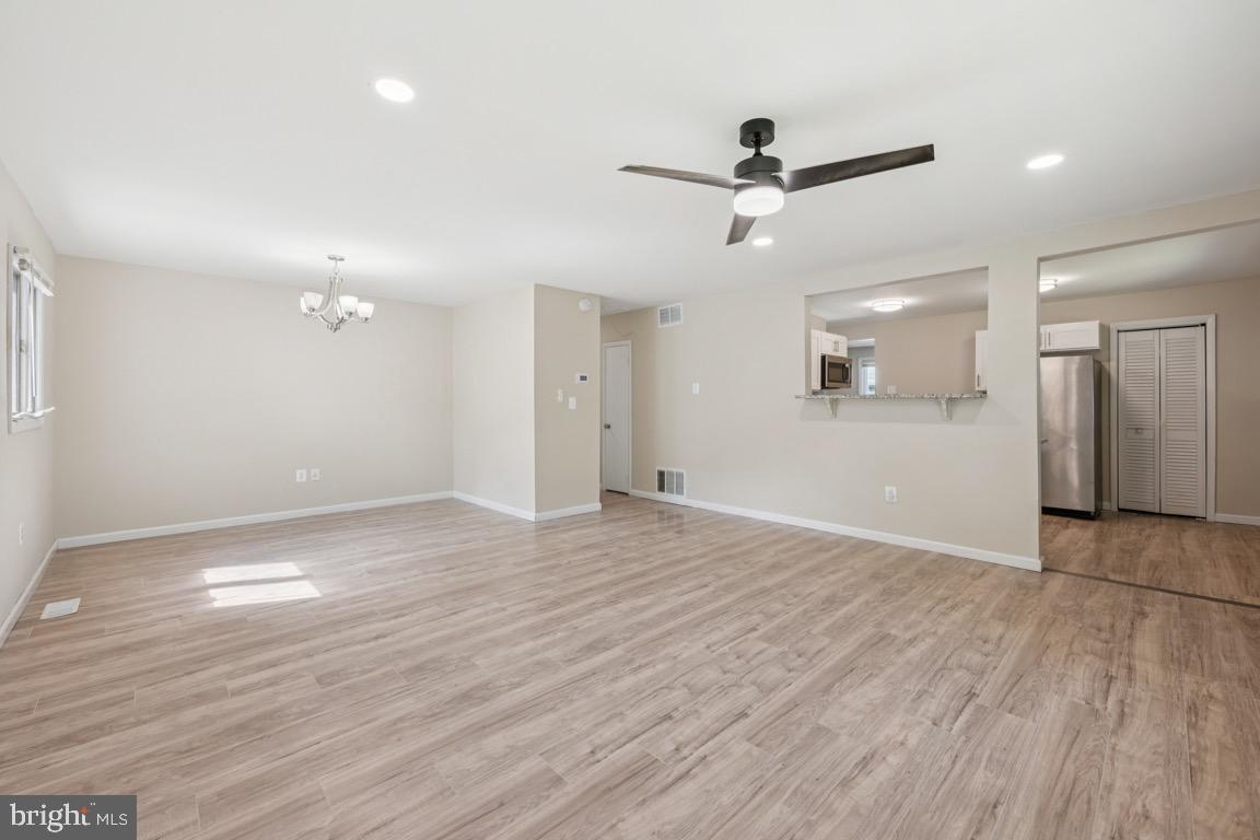 1142 W KINGS HIGHWAY