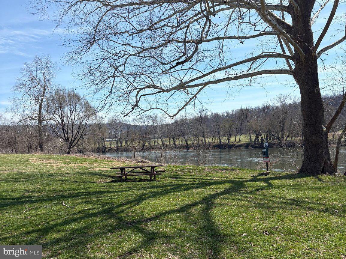 CALMES NECK ESTATES - Land