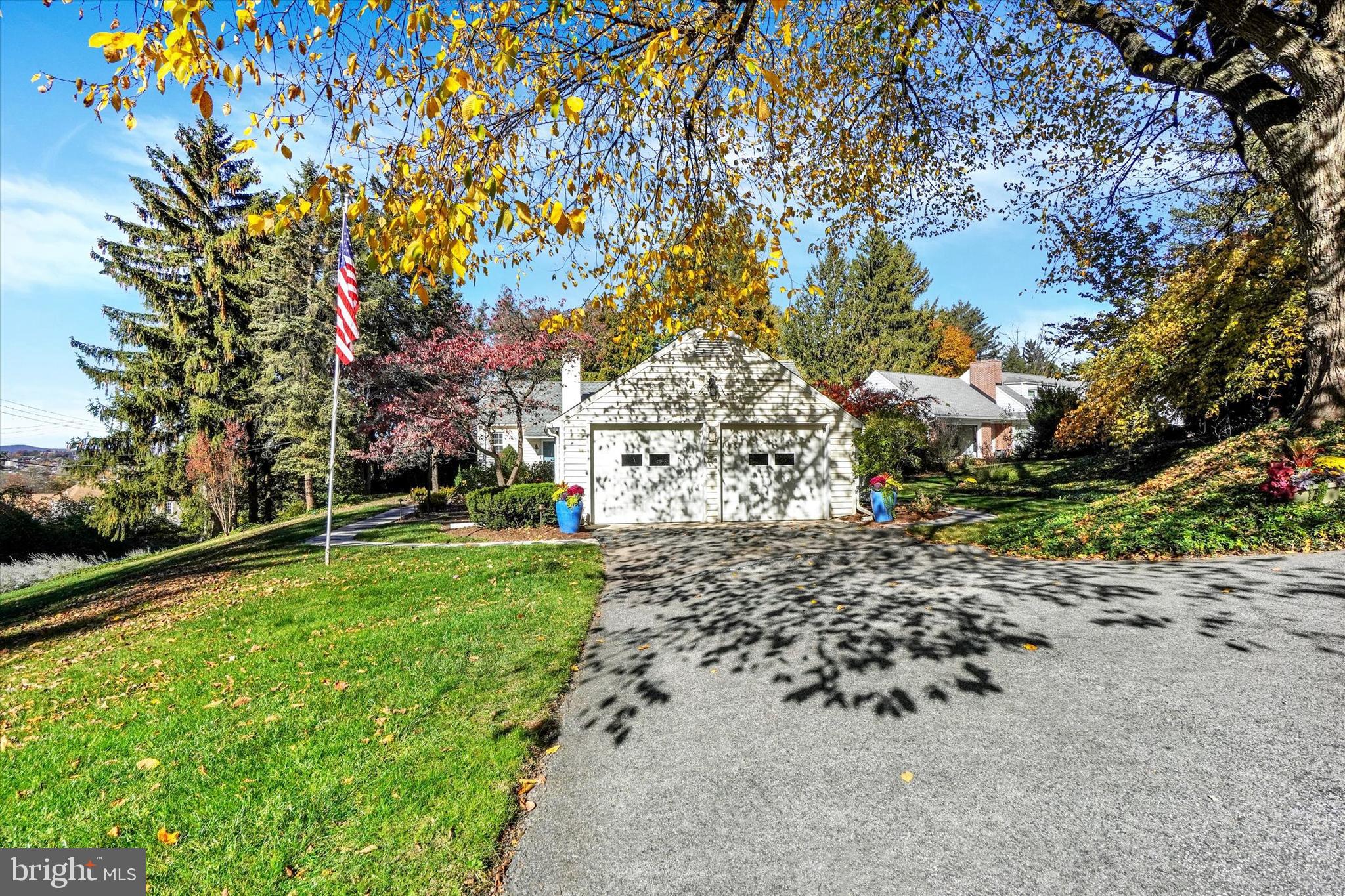 1190 COUNTRY CLUB ROAD