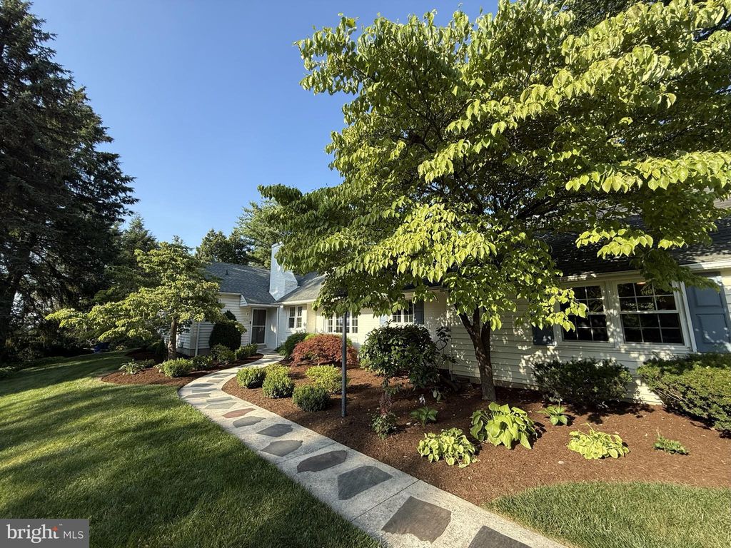 Photo of 1190 Country Club Road, YORK, PA 17403 (MLS # PAYK2092814)