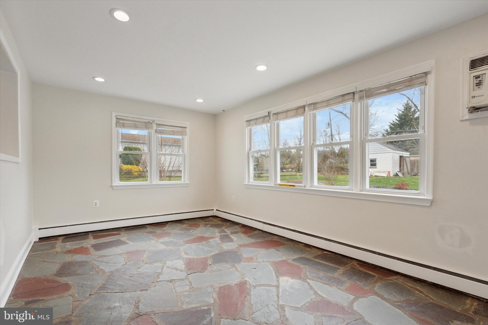 MAPLE GLEN - Residential