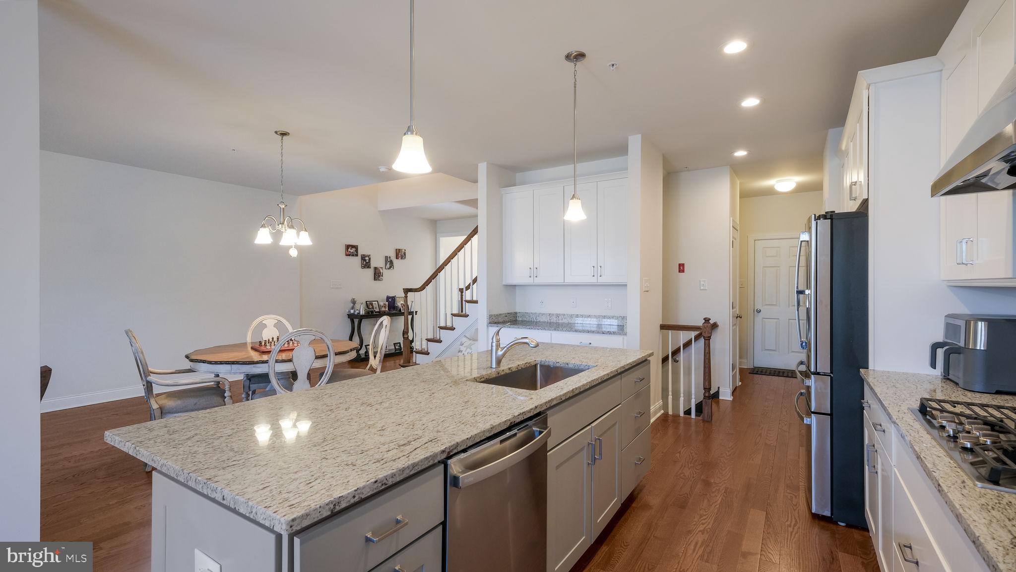 BROOKEFIELD - Residential Lease