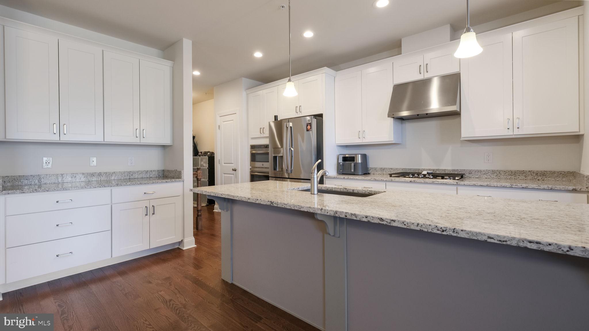 BROOKEFIELD - Residential Lease