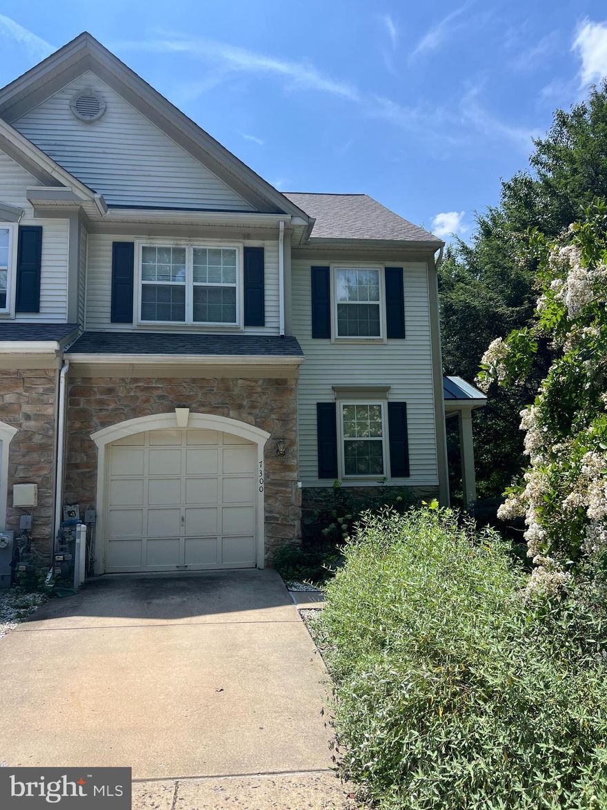 We’re excited to present an exceptional opportunity to lease this bright and spacious three-bedroom, 3.5-bathroom, tree -level end-unit home with a garage, located in a highly desirable community. This luxury end-unit offers abundant natural light, ample parking, and is competitively priced. 

Applicant Requirements:

Minimum household income of at least three times the monthly rent
Clean credit history (no collections)
Consistent history of on-time payments
No evictions or recent eviction filings
If you have any questions or would like to schedule a showing, please let us know.