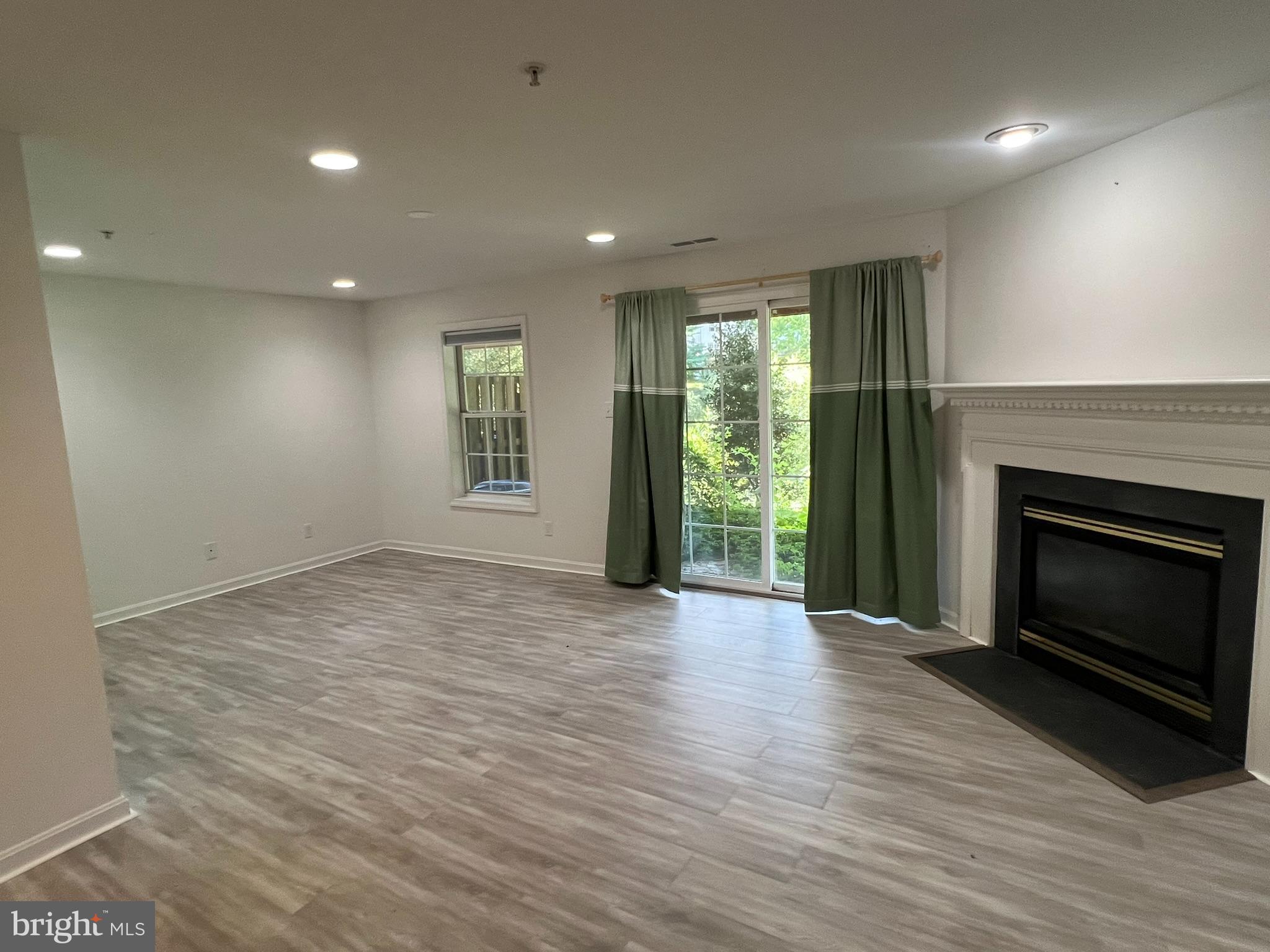 CLARKS CROSSING - Residential Lease