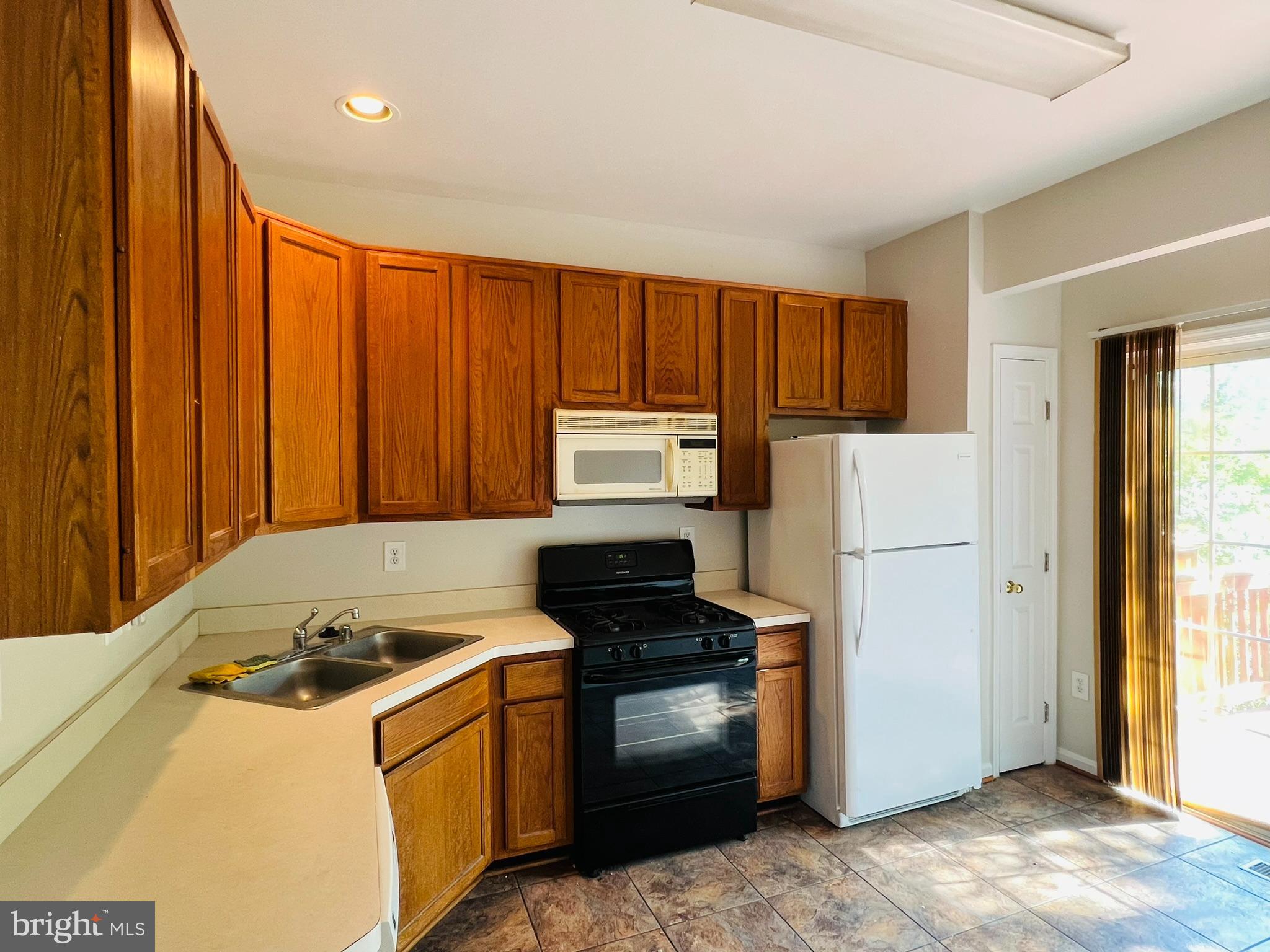 CLARKS CROSSING - Residential Lease