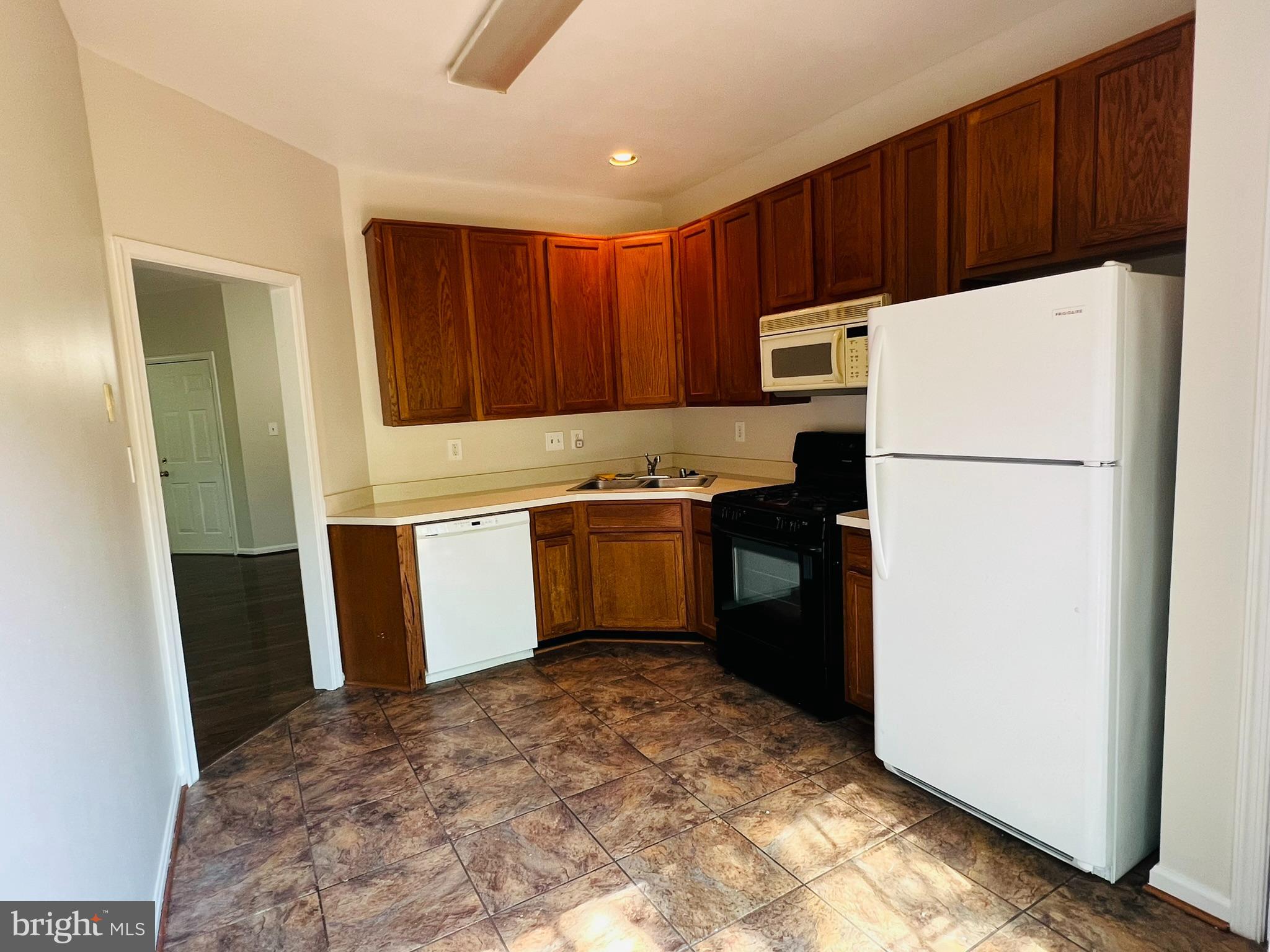 CLARKS CROSSING - Residential Lease