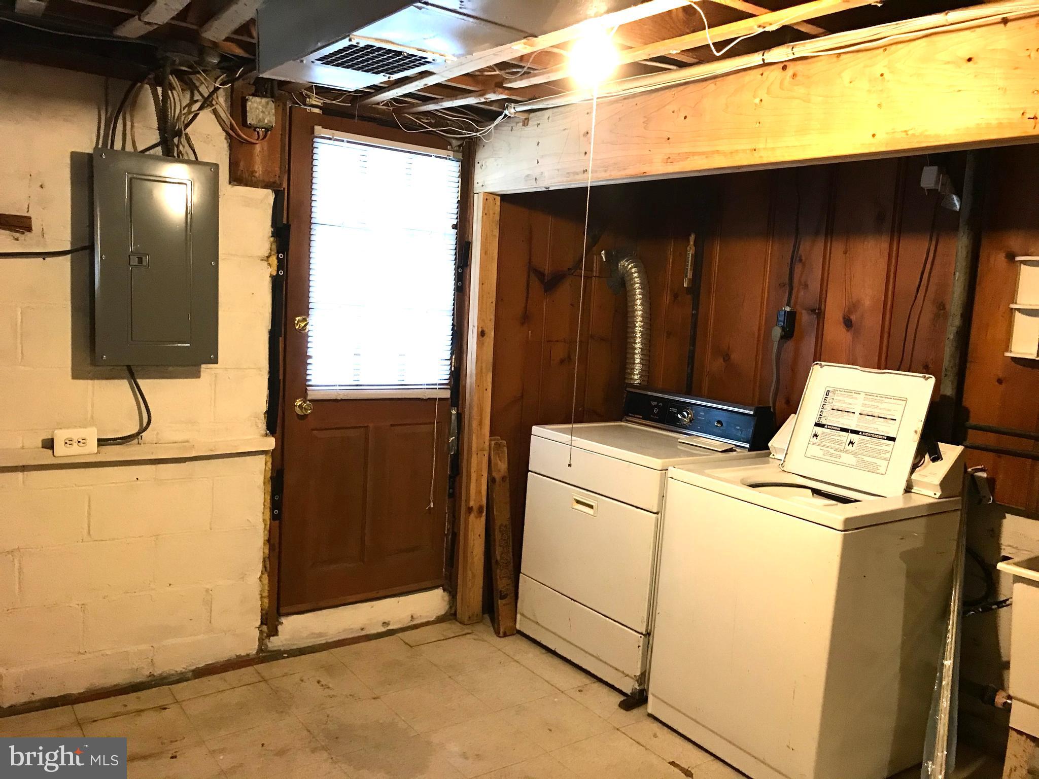 WEST HILLS - Residential