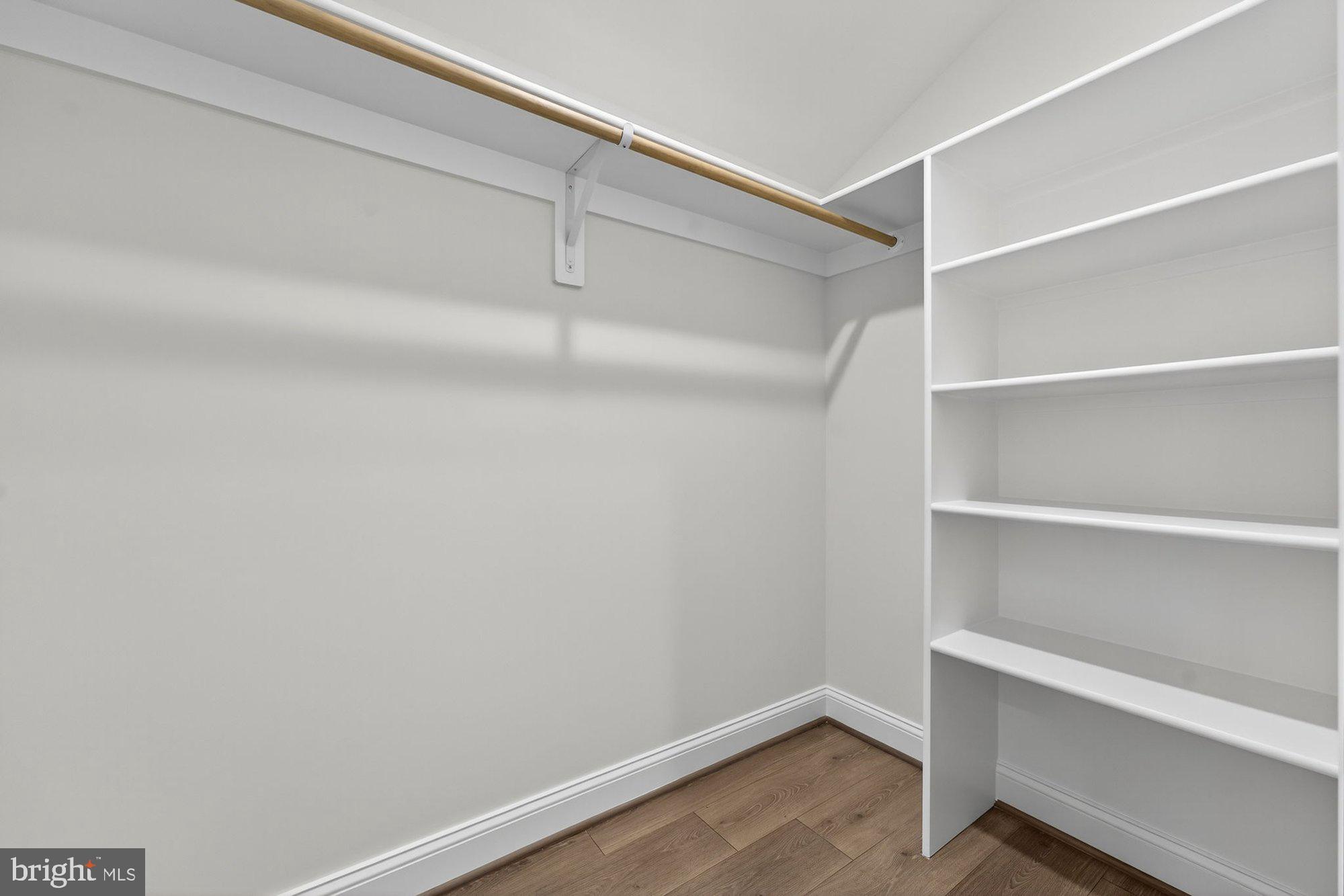 VIENNA HILLS - Residential