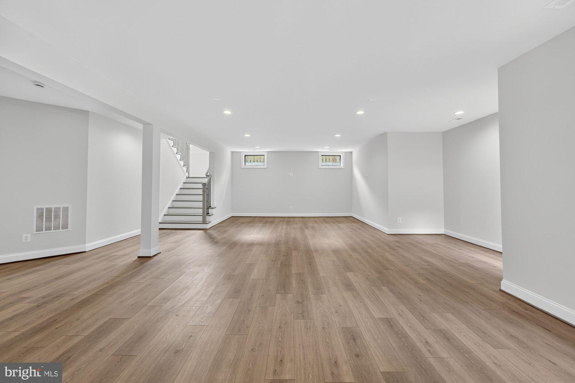 VIENNA HILLS - Residential