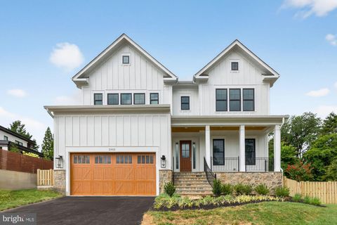 Photo of 613 Blackstone Terrace NW, VIENNA, VA 22180 (MLS # VAFX2279010)