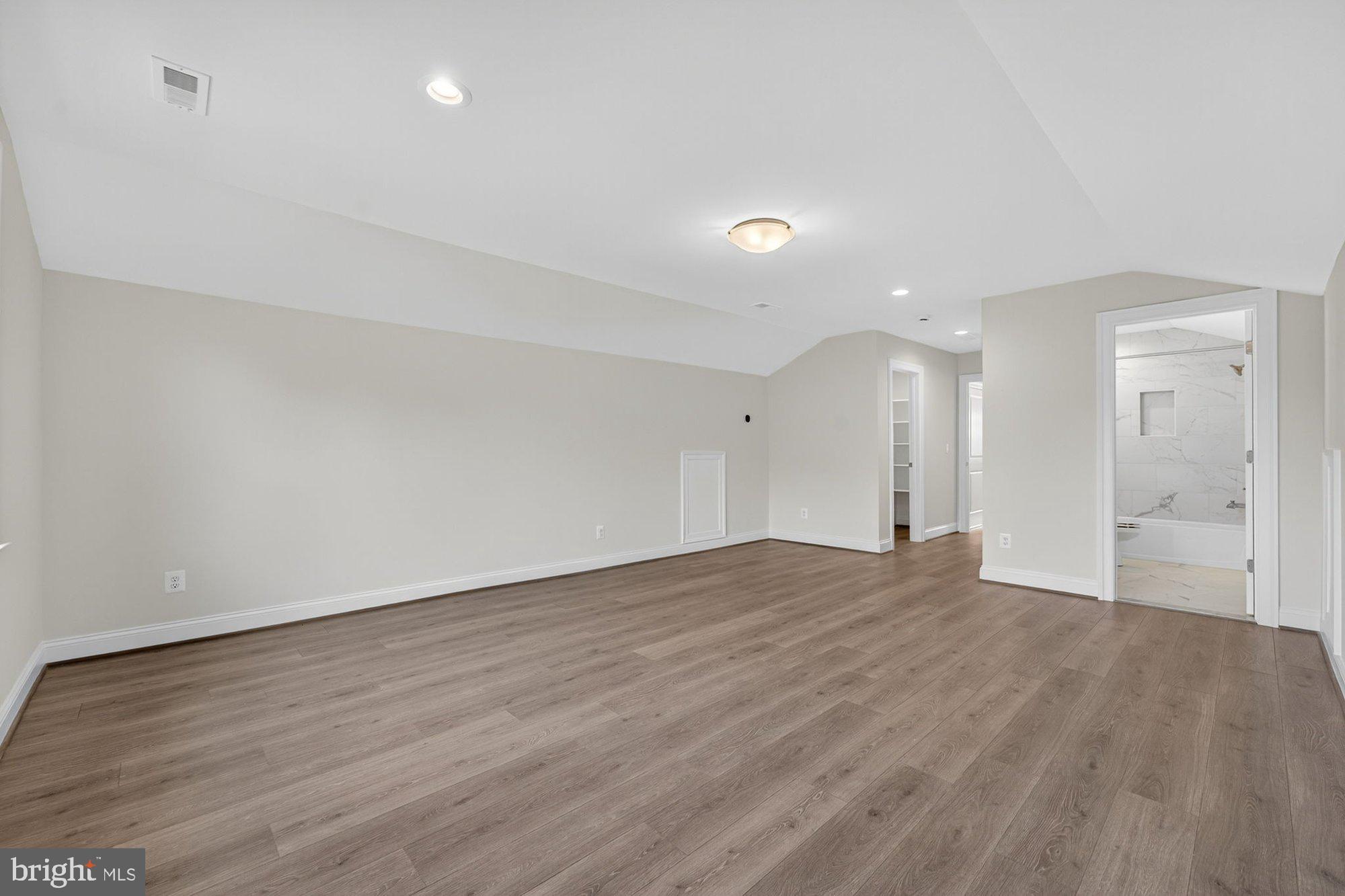 VIENNA HILLS - Residential