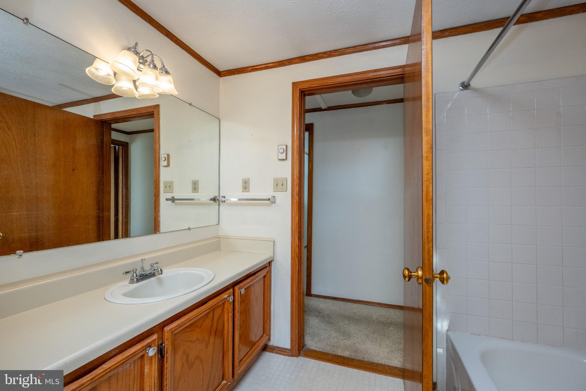 TURKEY NECK - Residential