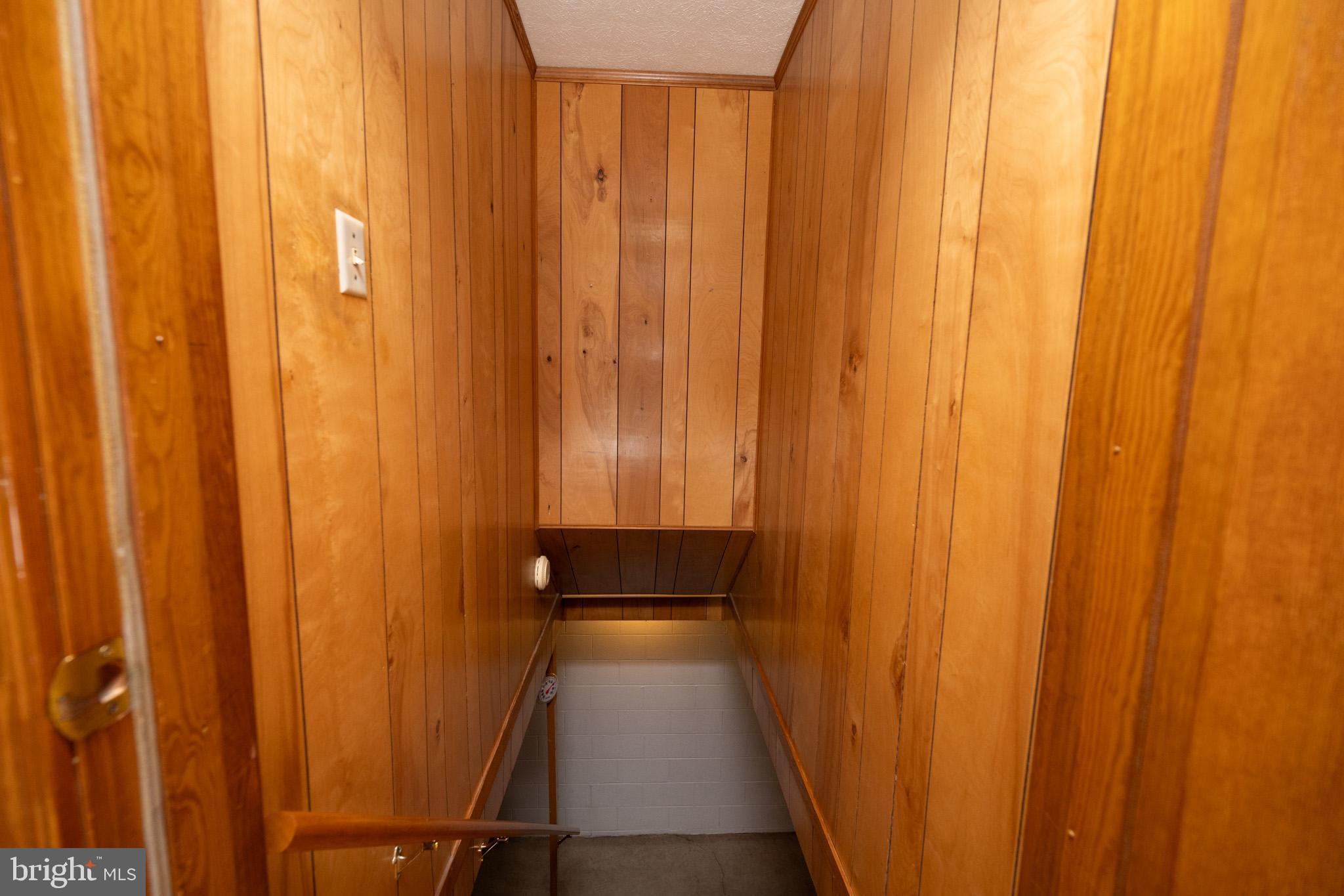 TURKEY NECK - Residential