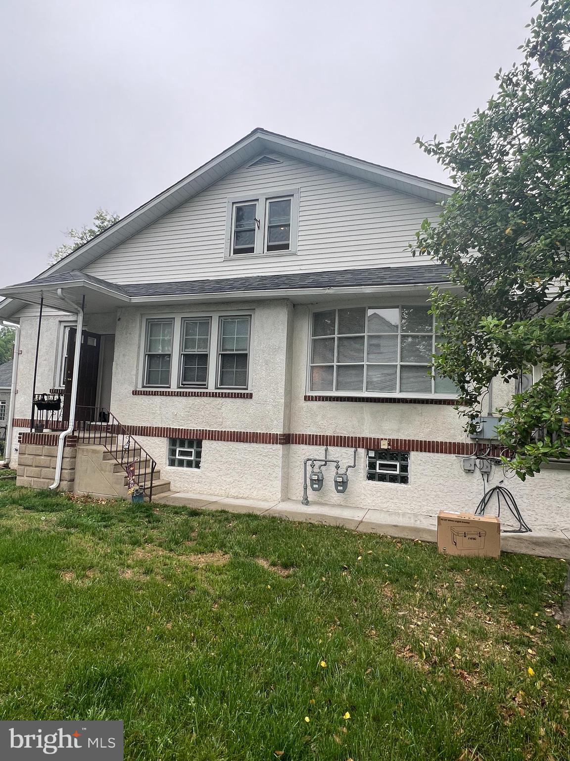 340 ELM AVENUE 2ND FLOOR