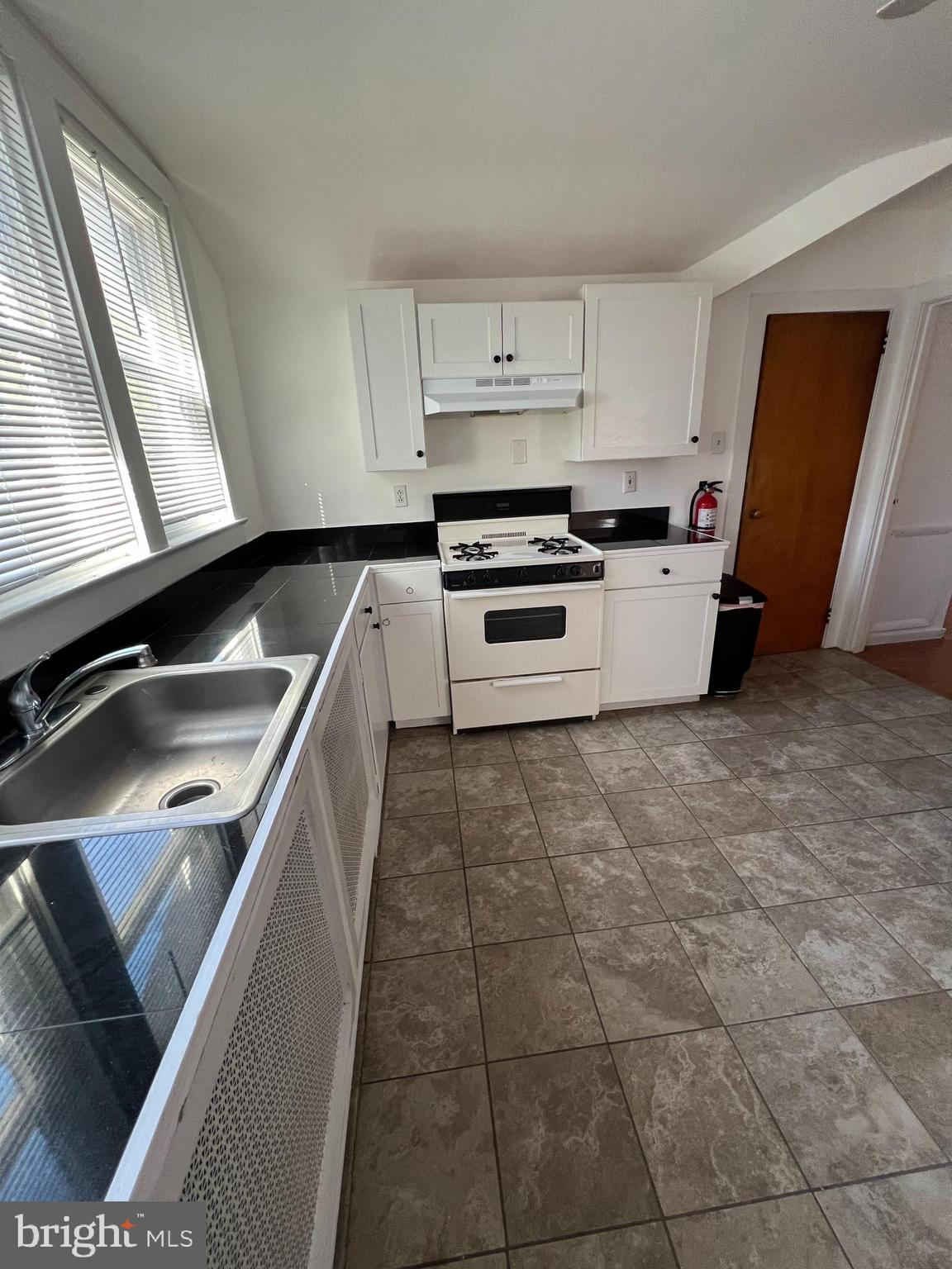 340 ELM AVENUE 2ND FLOOR