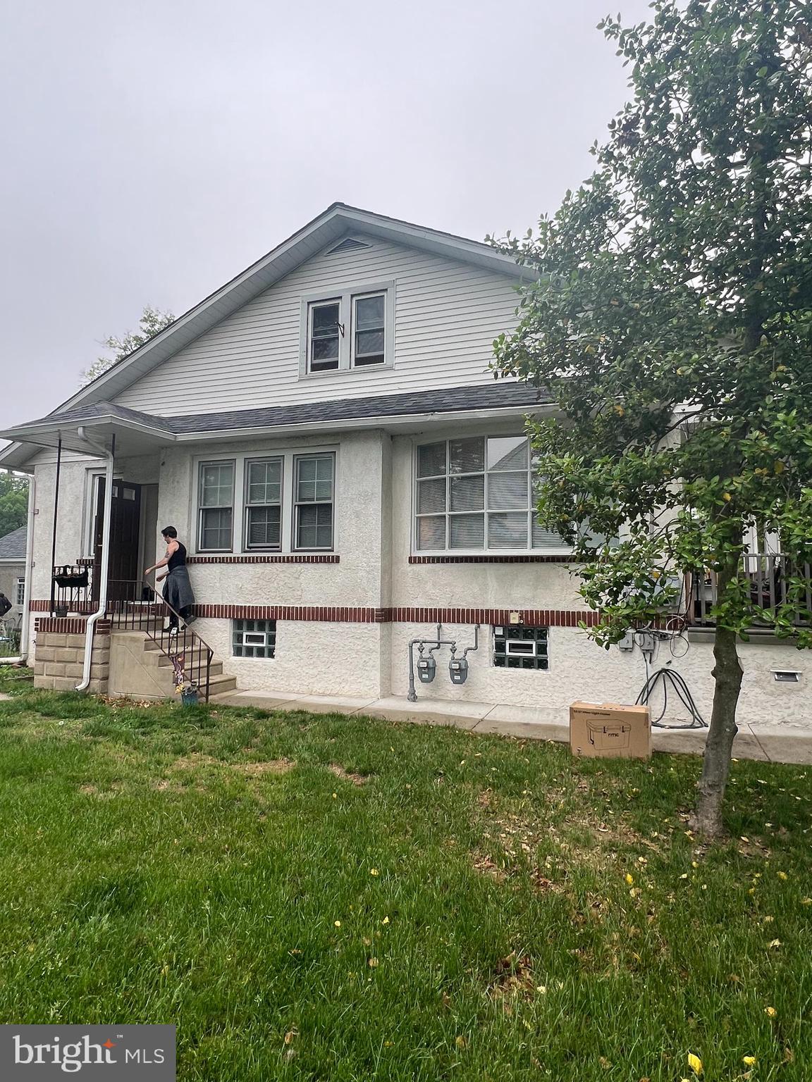 340 ELM AVENUE 2ND FLOOR