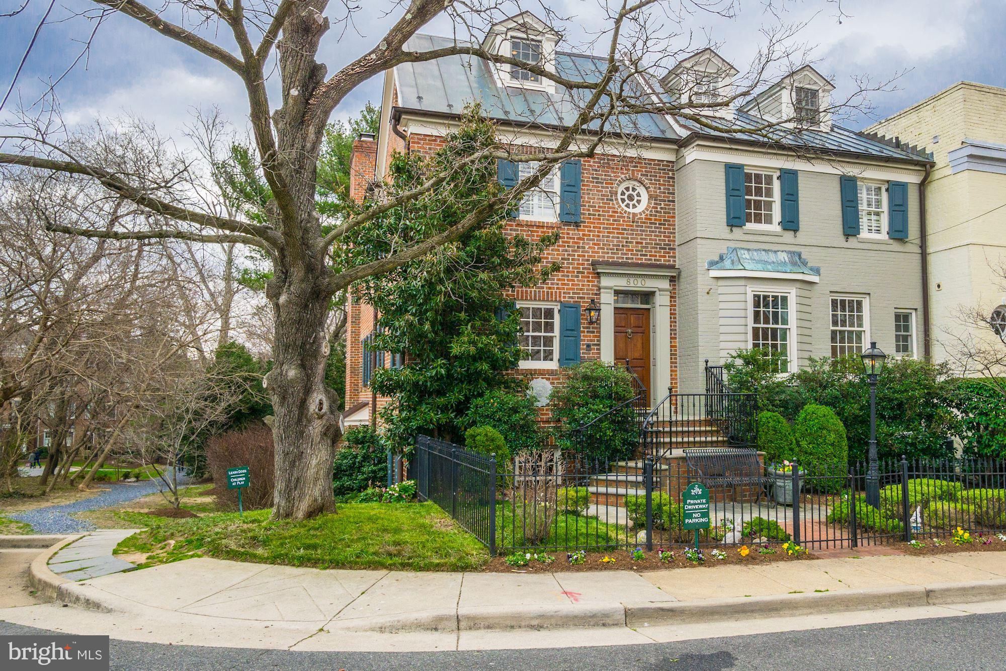 YATES GARDENS - Residential