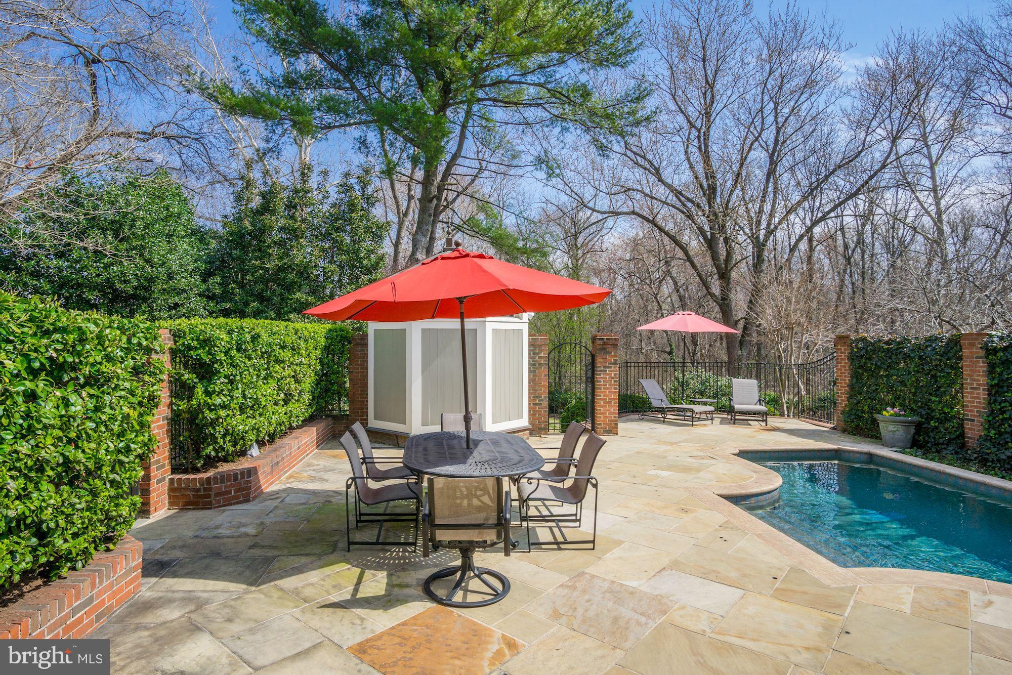 YATES GARDENS - Residential