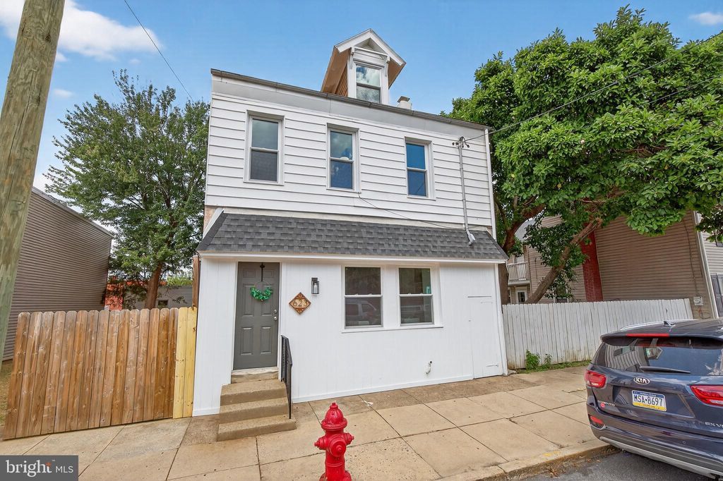 Photo of 623 E Chestnut Street, LANCASTER, PA 17602 (MLS # PALA2081810)