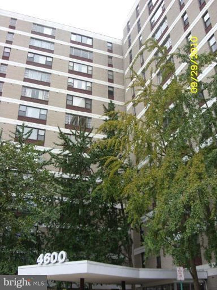 LOCATION LOCATION LOCATION. LARGE 3 BED & 2 BATH WITH GREAT CONDITION, UTILITY INCLUDED. UPDATED KITCHEN WITH GRANITE COUNTER TOP, NEWER CABINETS,CARPET, BATHS CERAMIC TILES. ALL ARE VERY SPACIOUS AND OPEN FLOOR PLAN. CLOSE TO SHOPPING, ENTERTAINMENTS, LIBRARY, METRO BUS, METRO  PARKS & LAKES. 395, 495, PENTAGON, DC ALL AROUND & MUCH MORE. VACANT, READY TO MOVE IN. JUST GO & SEE. YOU WILL LOVE IT.