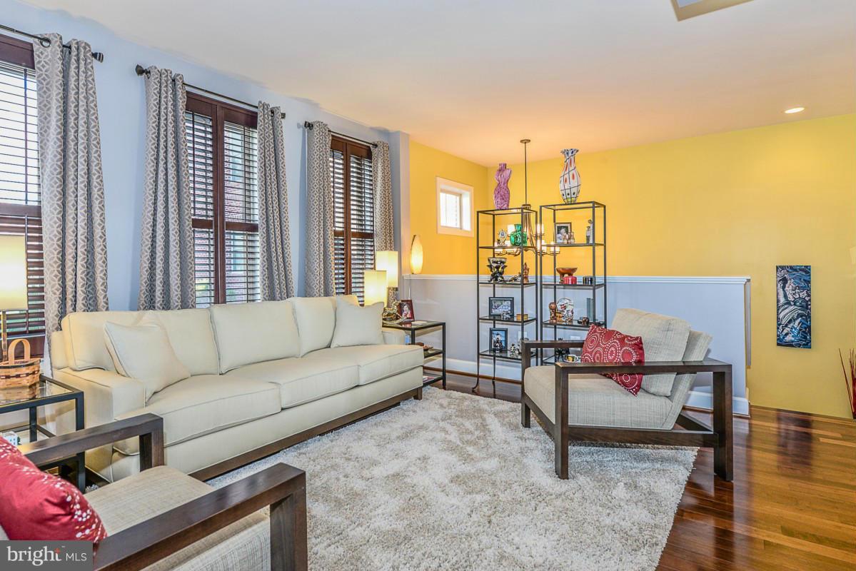 SHIRLINGTON CREST - Residential