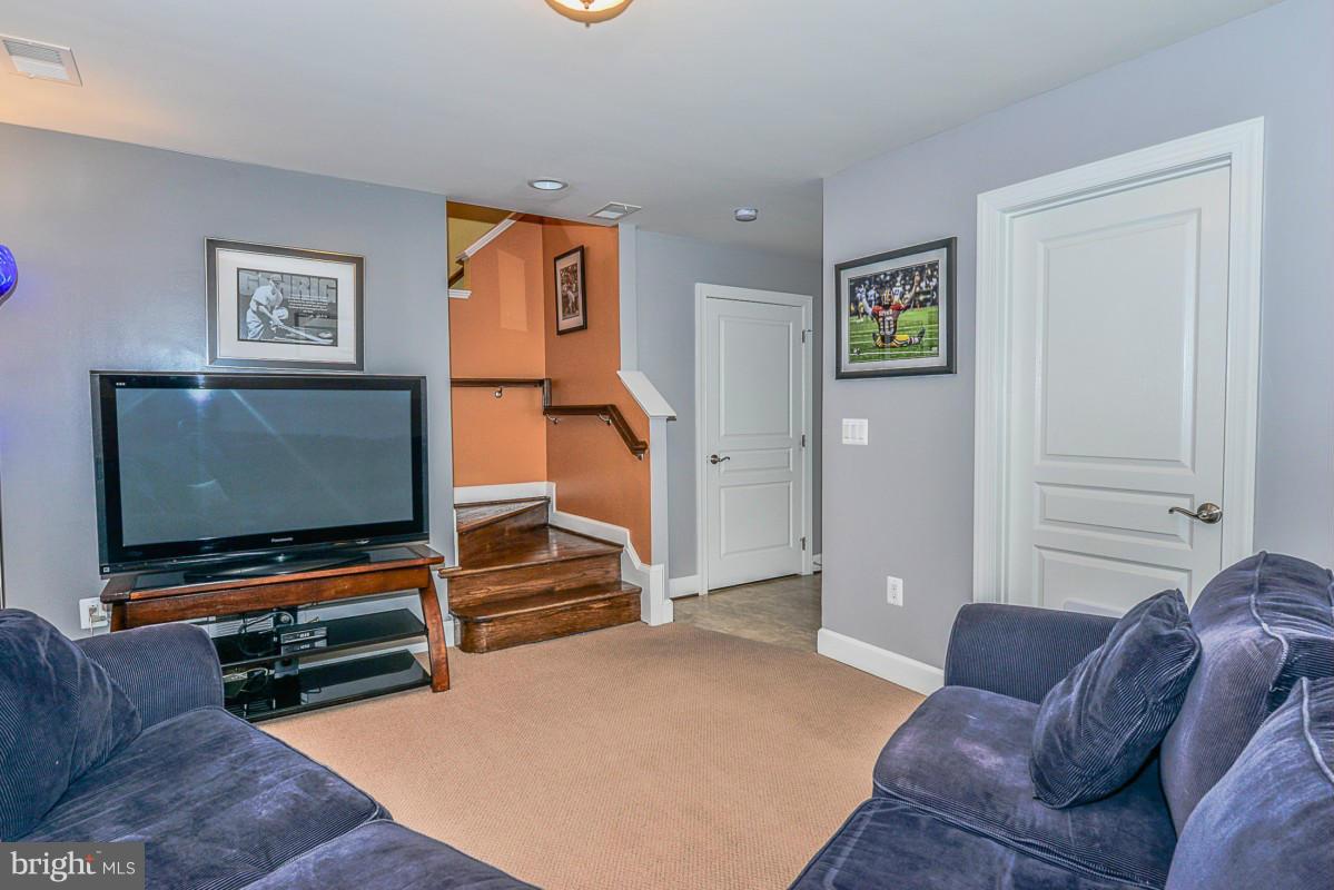 SHIRLINGTON CREST - Residential