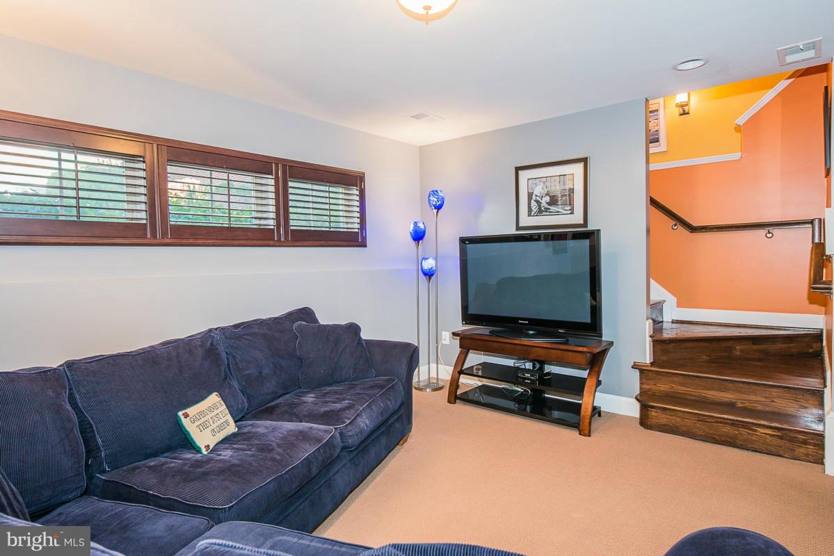 SHIRLINGTON CREST - Residential
