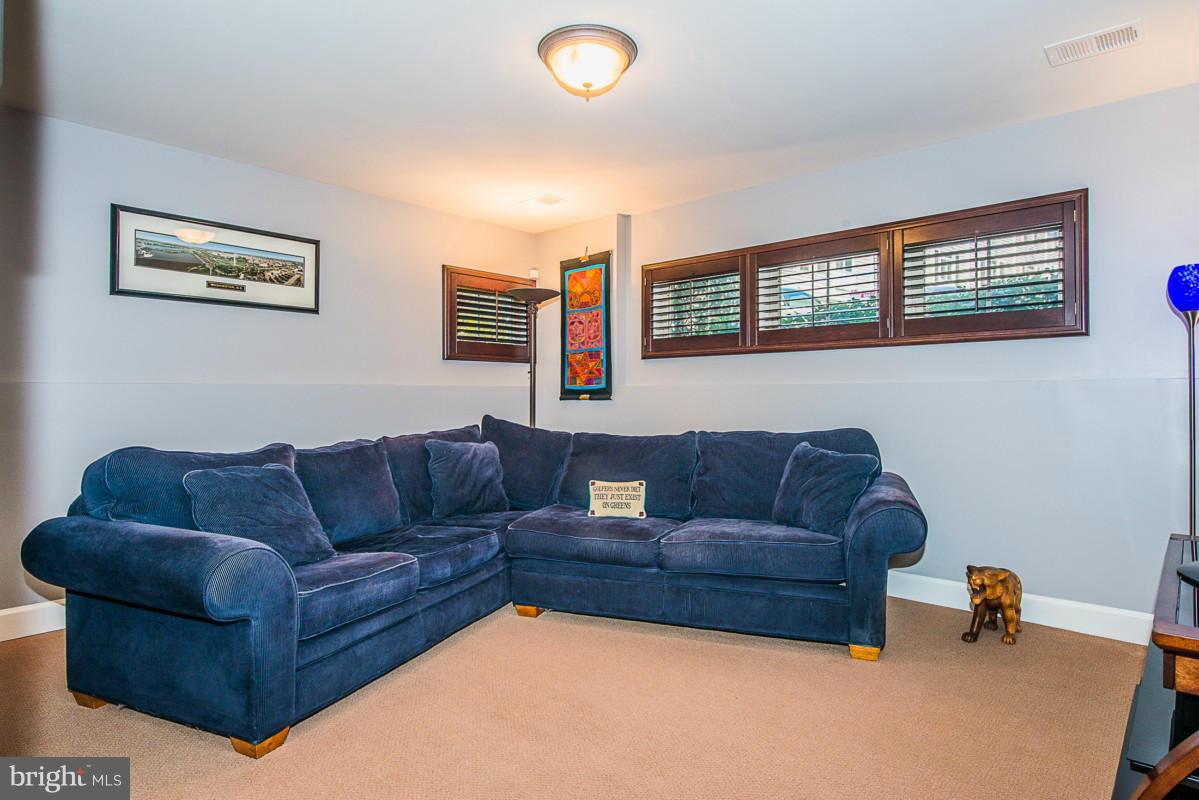 SHIRLINGTON CREST - Residential