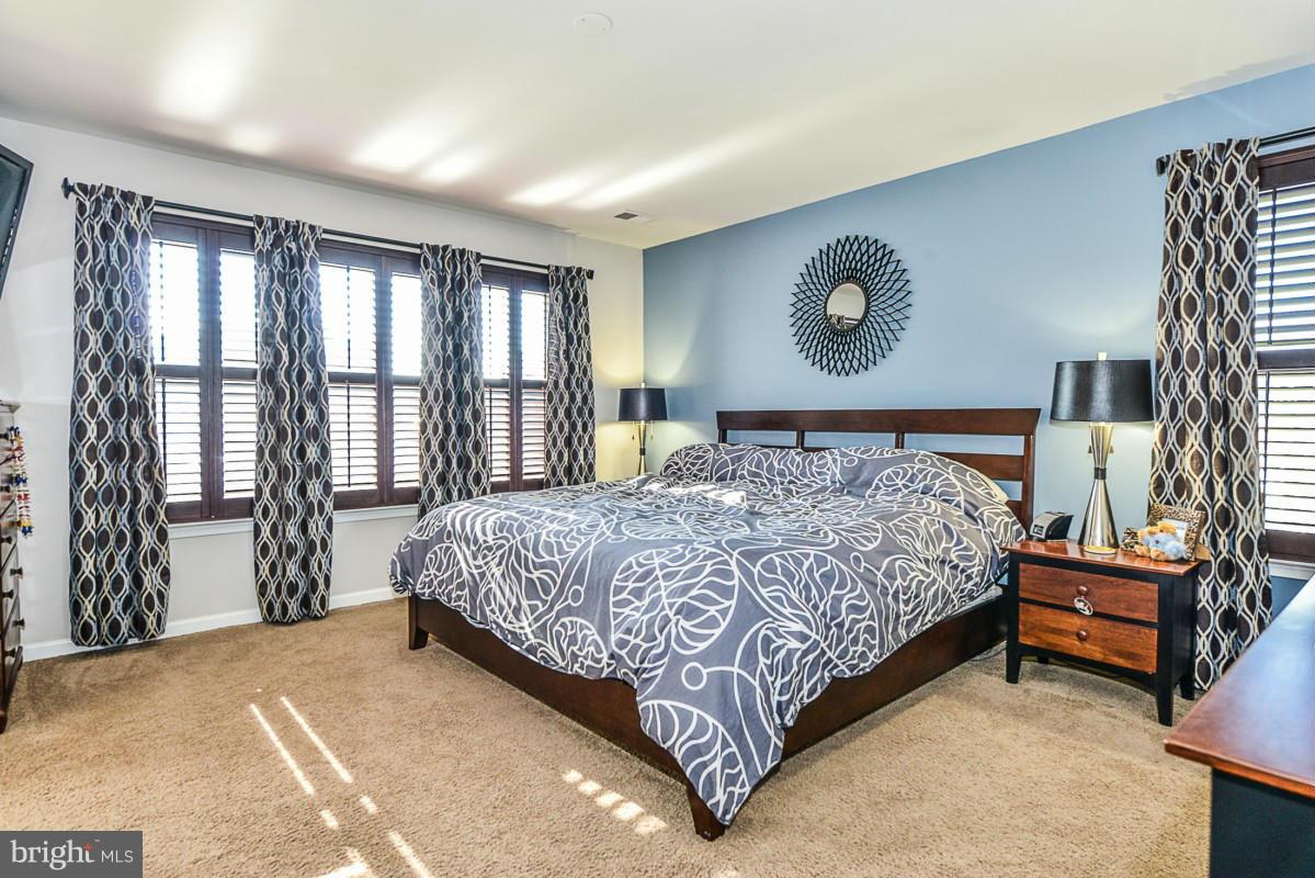 SHIRLINGTON CREST - Residential