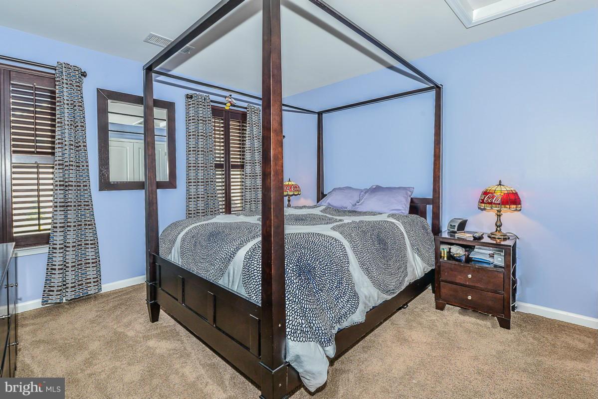 SHIRLINGTON CREST - Residential