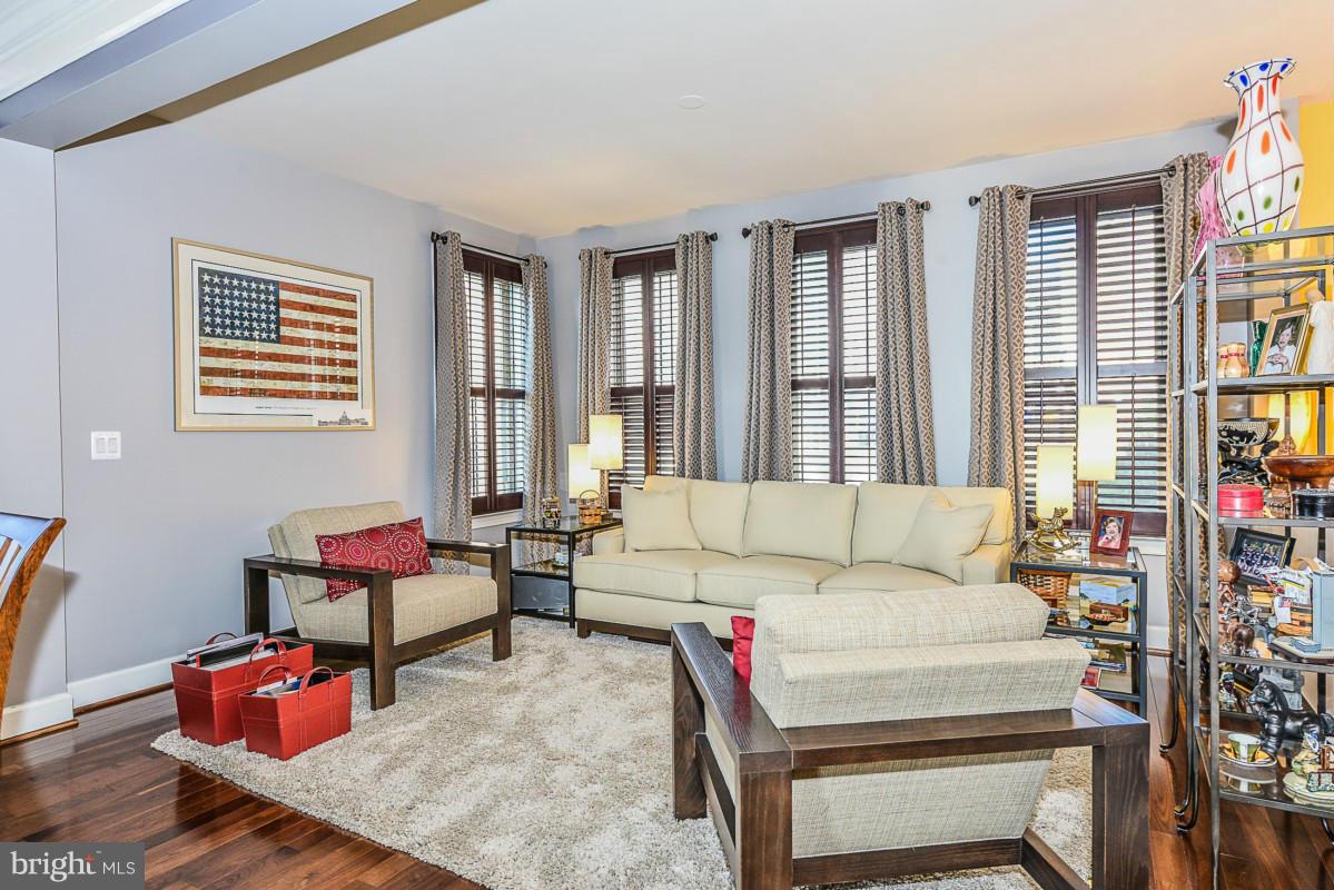 SHIRLINGTON CREST - Residential