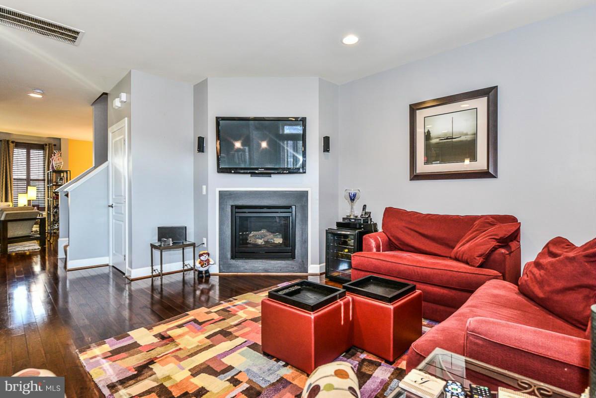 SHIRLINGTON CREST - Residential