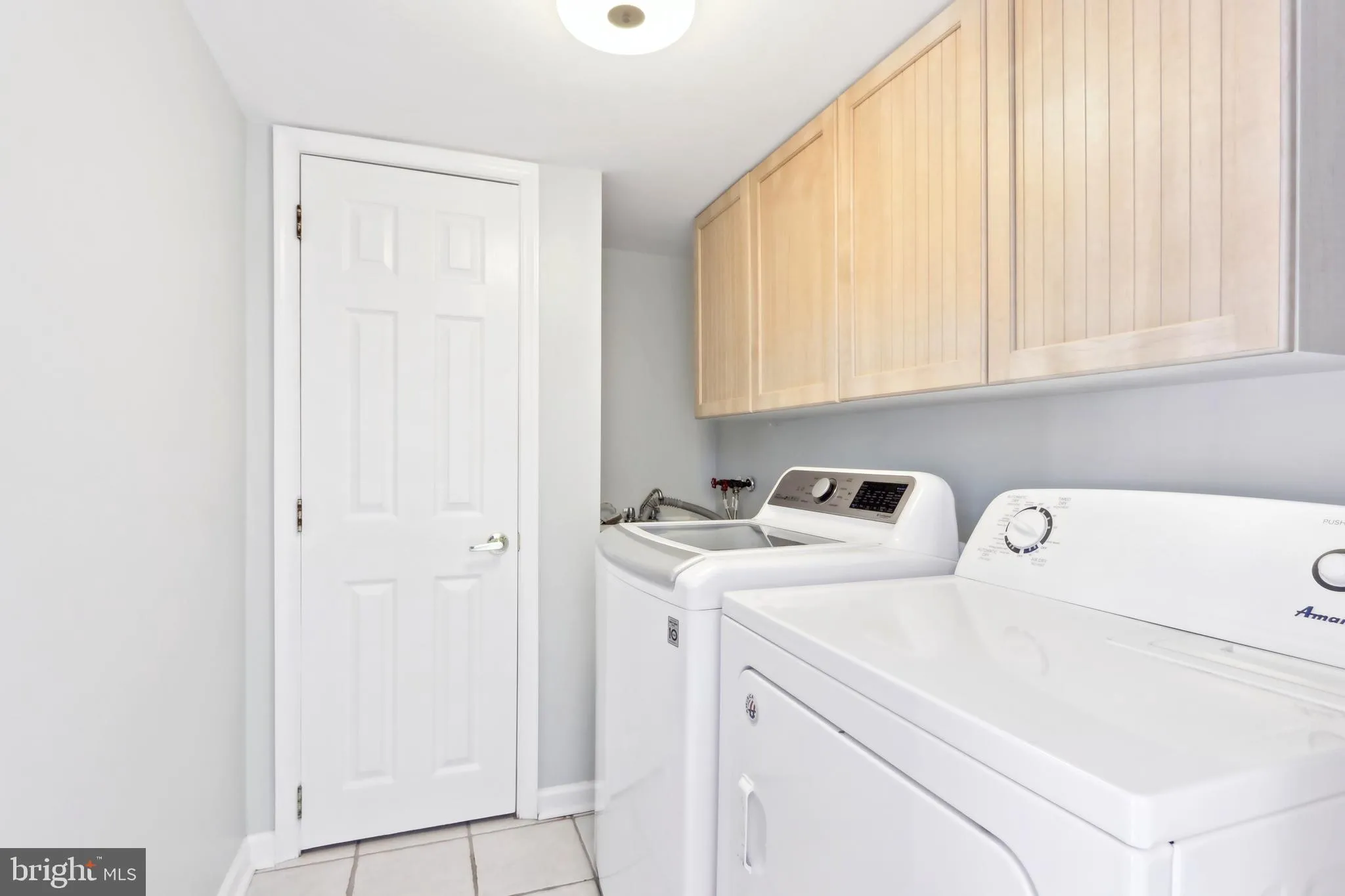 Wildwood, New Jersey 08260, United States, 4 Bedrooms Bedrooms, ,4 BathroomsBathrooms,Residential,Pending,116404