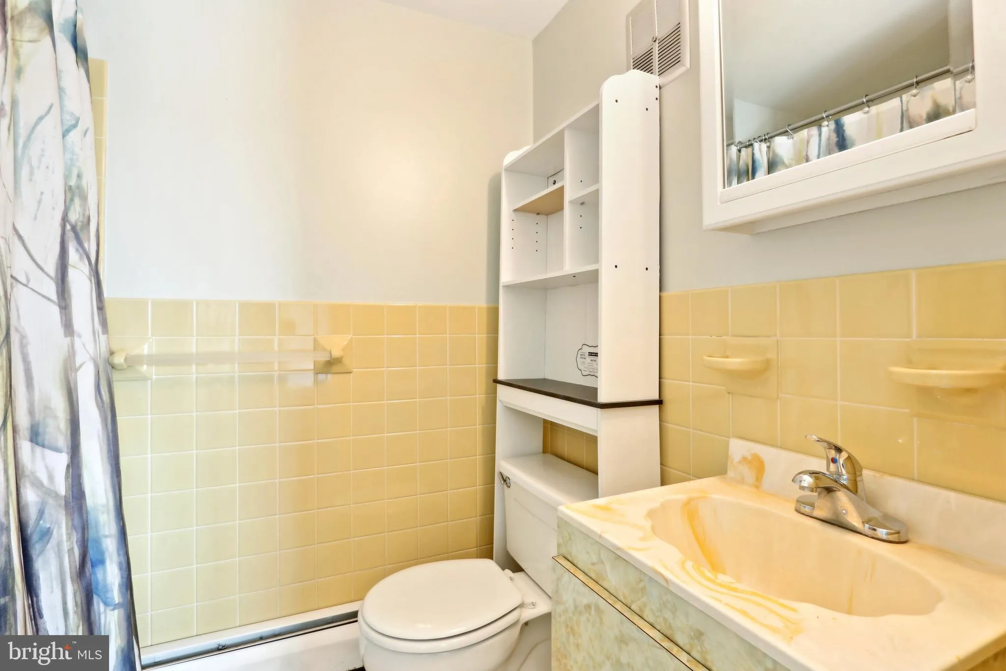 Wildwood, New Jersey 08260, United States, 4 Bedrooms Bedrooms, ,4 BathroomsBathrooms,Residential,Pending,116404