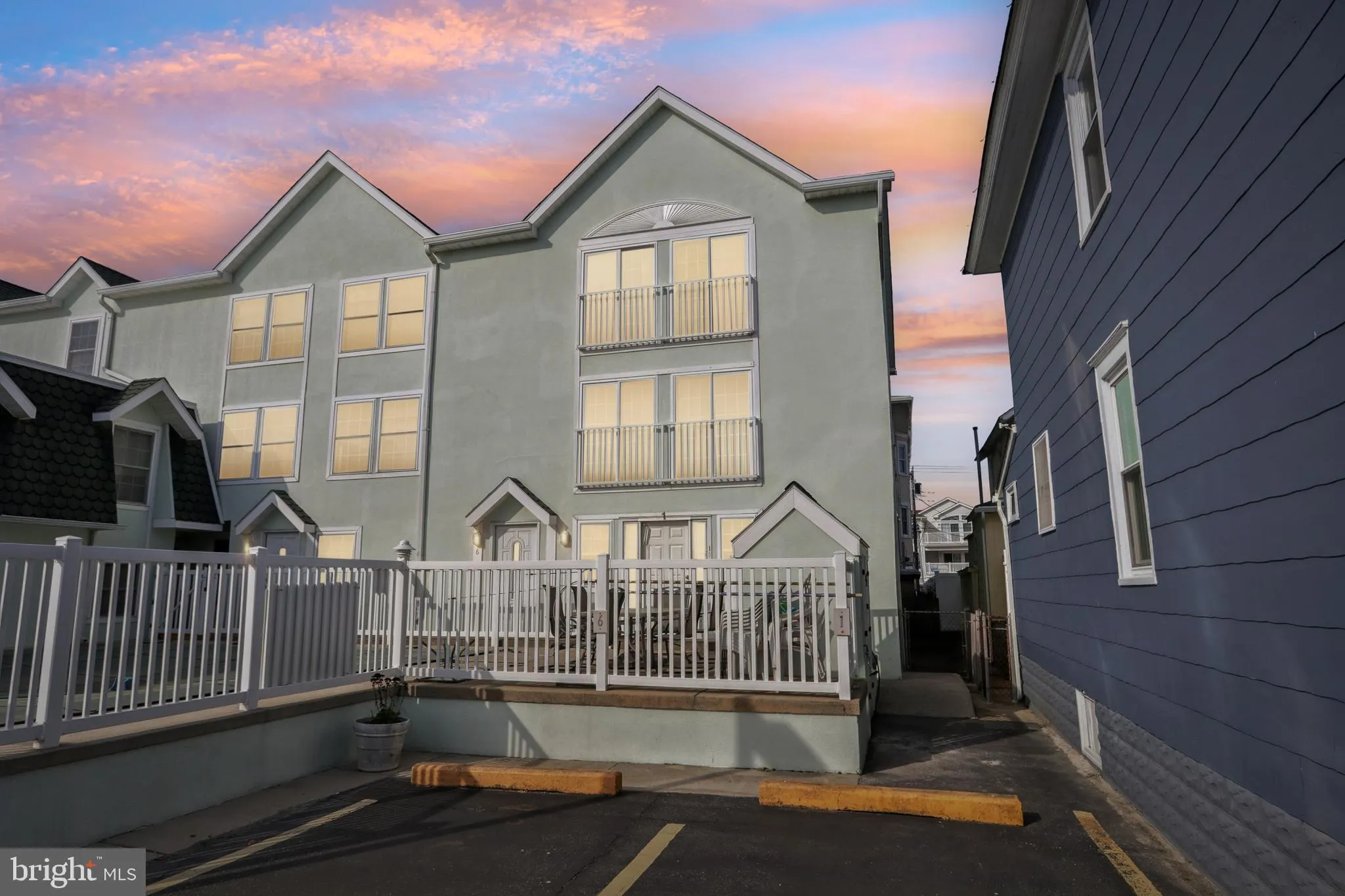 Wildwood, New Jersey 08260, United States, 4 Bedrooms Bedrooms, ,4 BathroomsBathrooms,Residential,Pending,116404