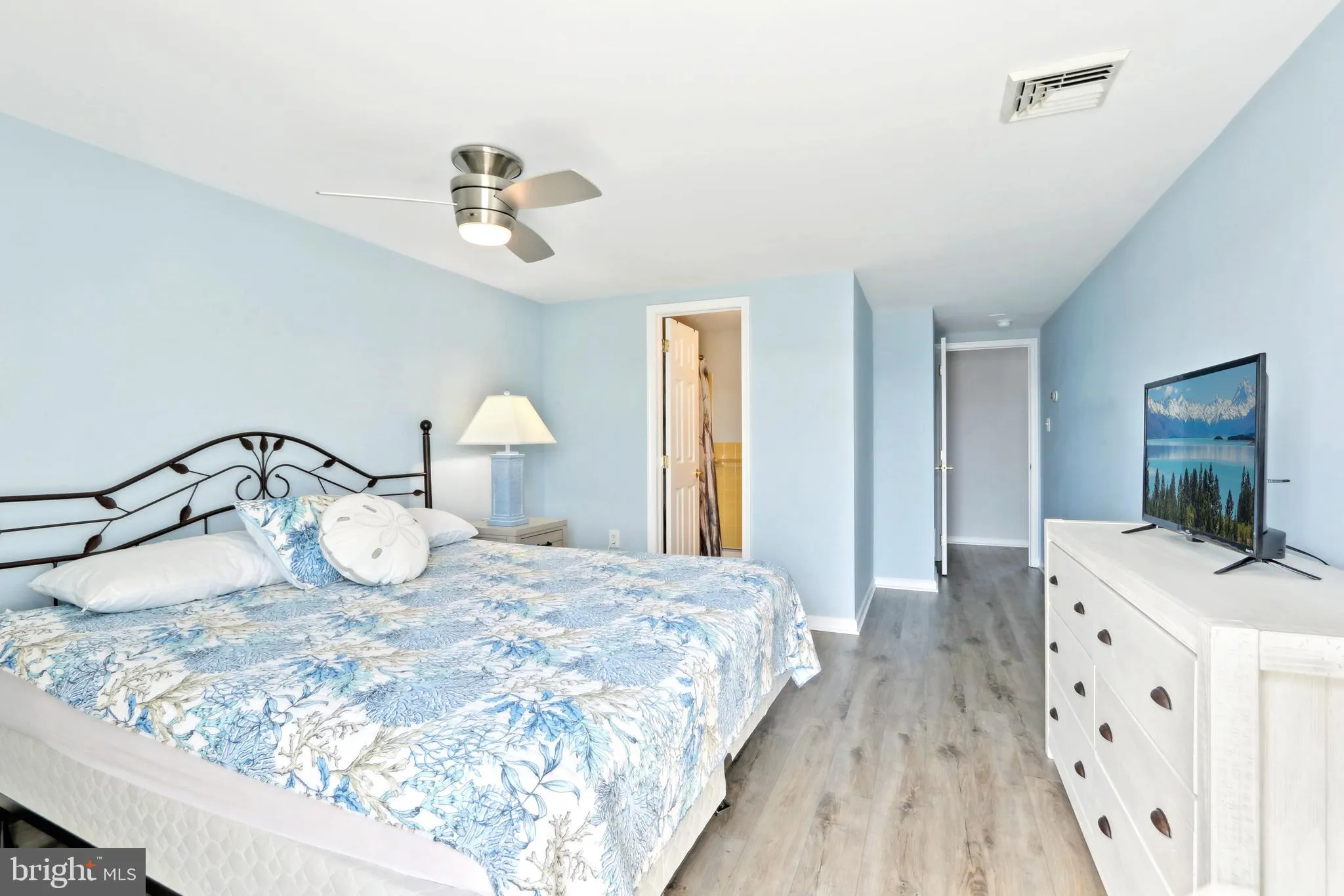 Wildwood, New Jersey 08260, United States, 4 Bedrooms Bedrooms, ,4 BathroomsBathrooms,Residential,Pending,116404