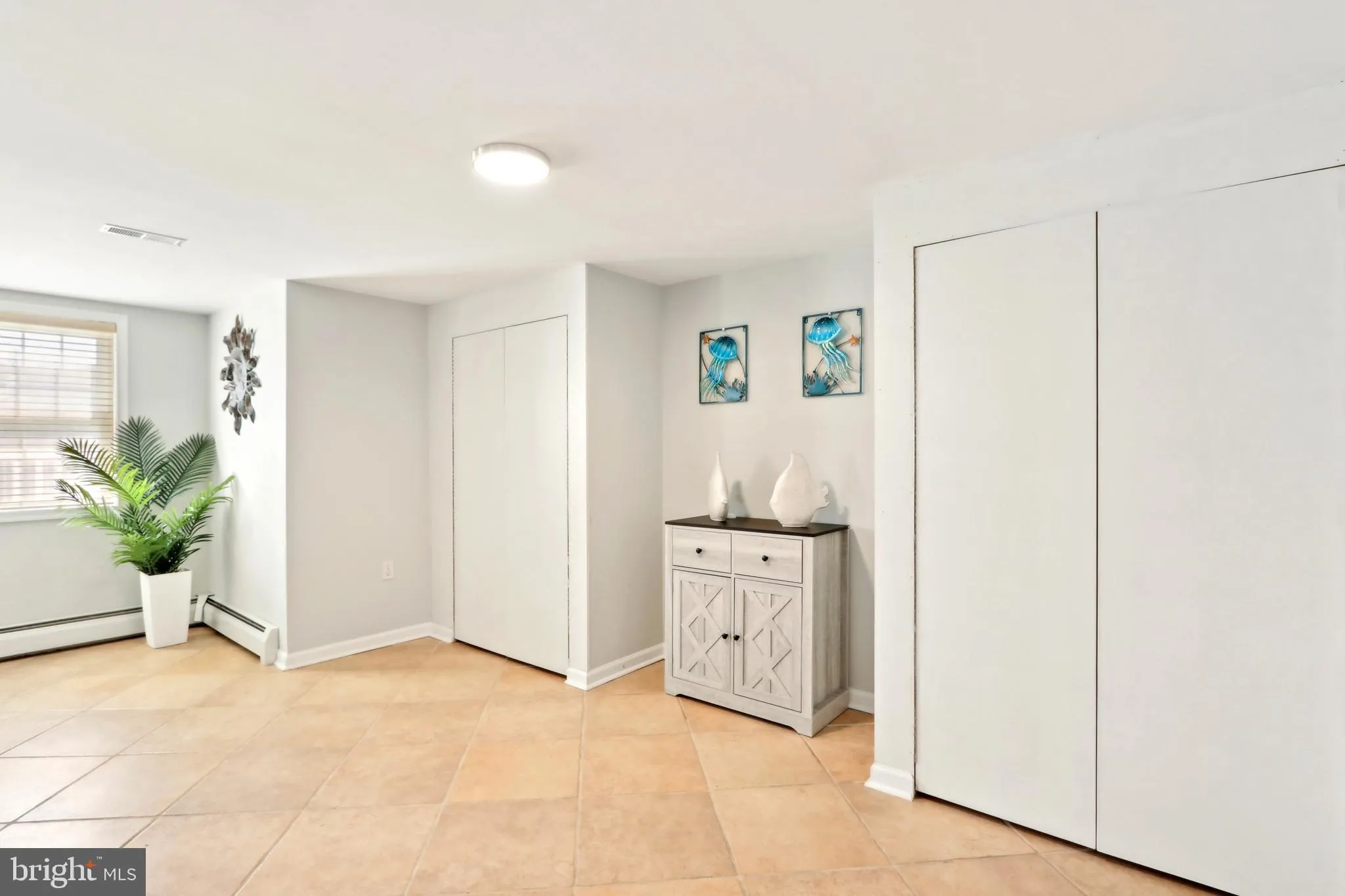 Wildwood, New Jersey 08260, United States, 4 Bedrooms Bedrooms, ,4 BathroomsBathrooms,Residential,Pending,116404