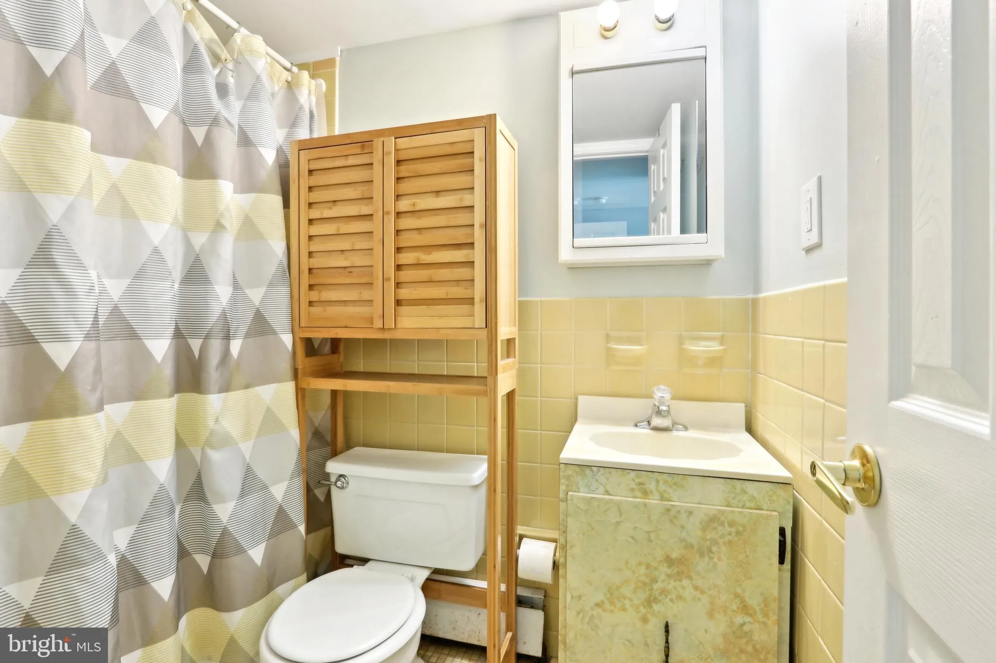 Wildwood, New Jersey 08260, United States, 4 Bedrooms Bedrooms, ,4 BathroomsBathrooms,Residential,Pending,116404