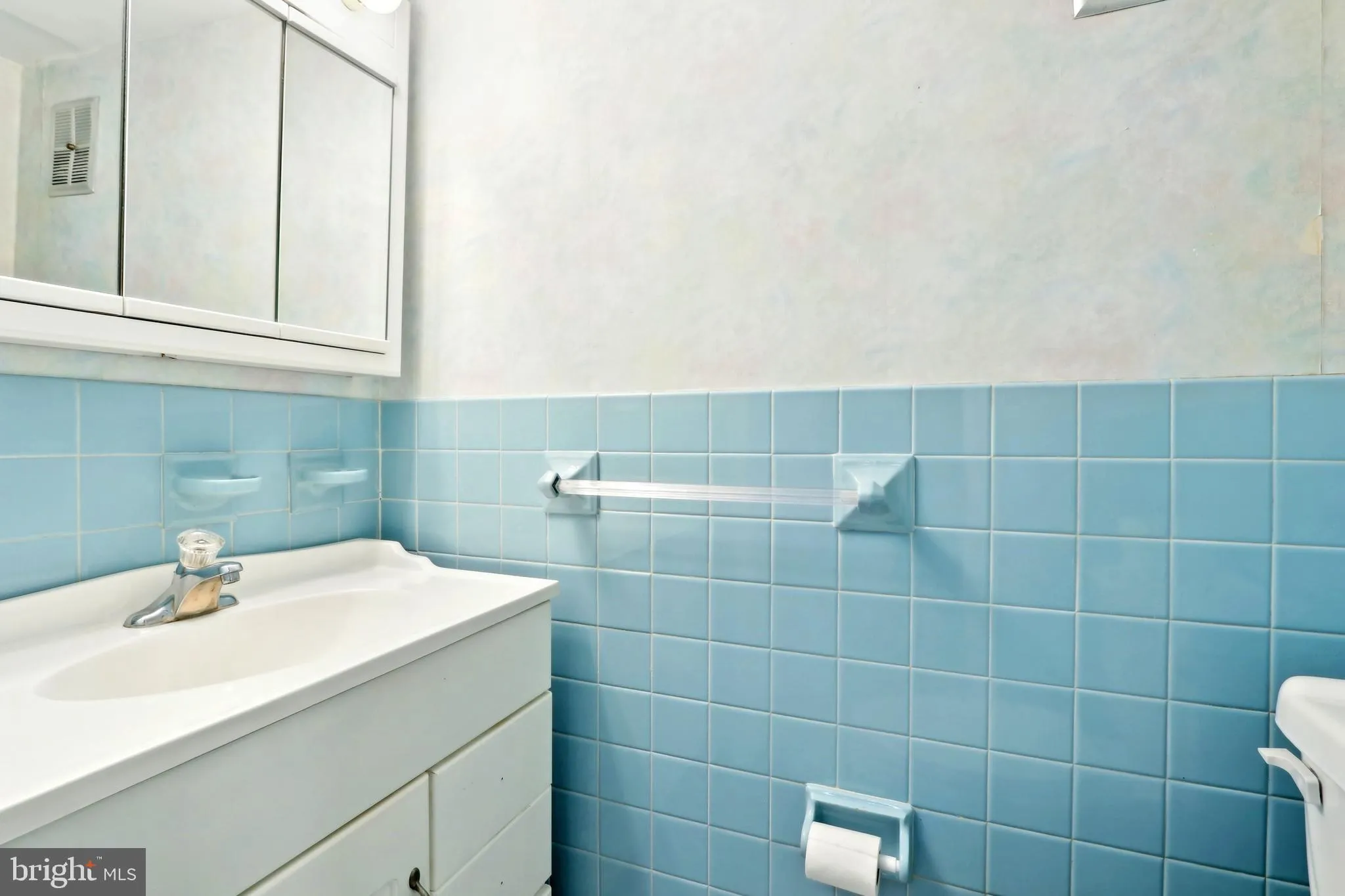 Wildwood, New Jersey 08260, United States, 4 Bedrooms Bedrooms, ,4 BathroomsBathrooms,Residential,Pending,116404