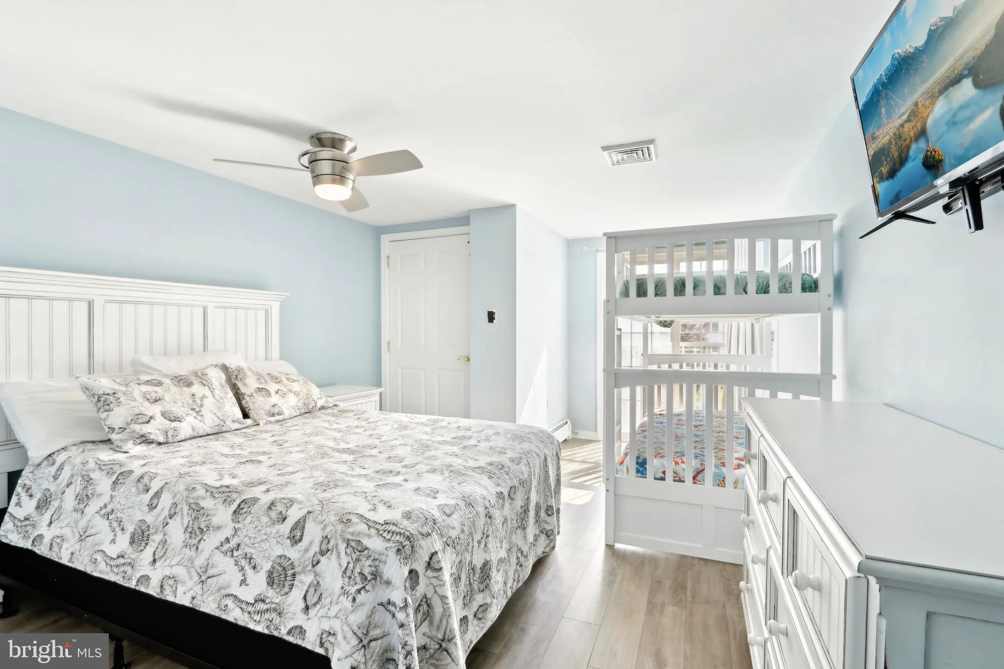 Wildwood, New Jersey 08260, United States, 4 Bedrooms Bedrooms, ,4 BathroomsBathrooms,Residential,Pending,116404