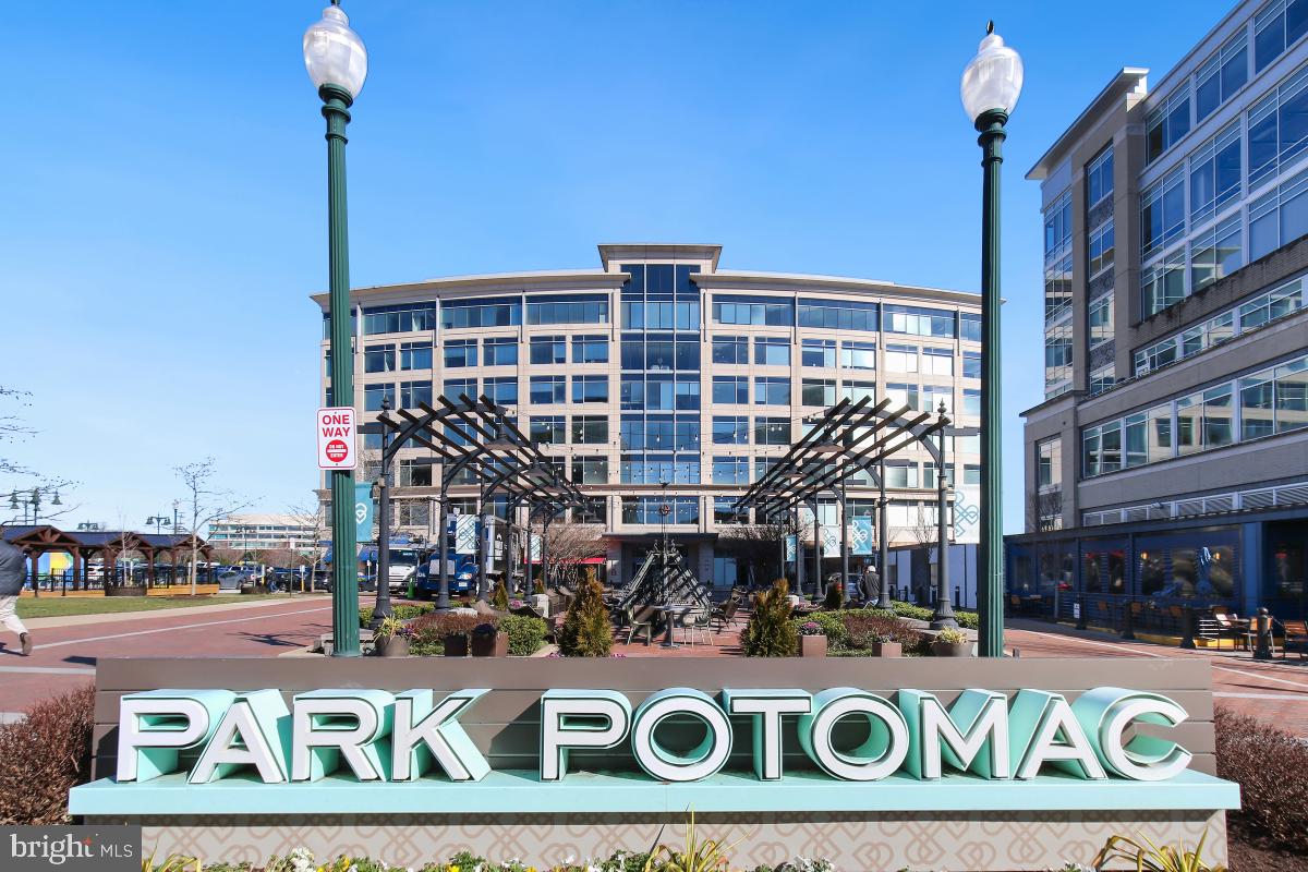 PARK POTOMAC - Residential