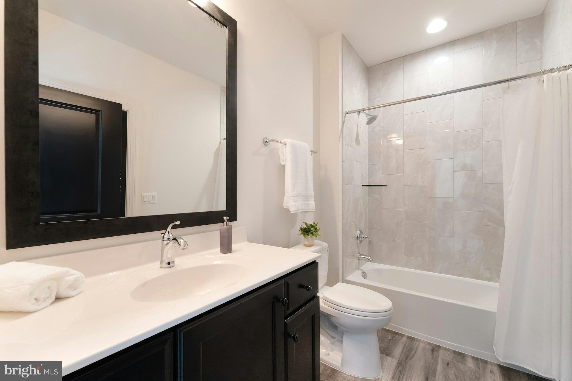 ONE LOUDOUN - Residential