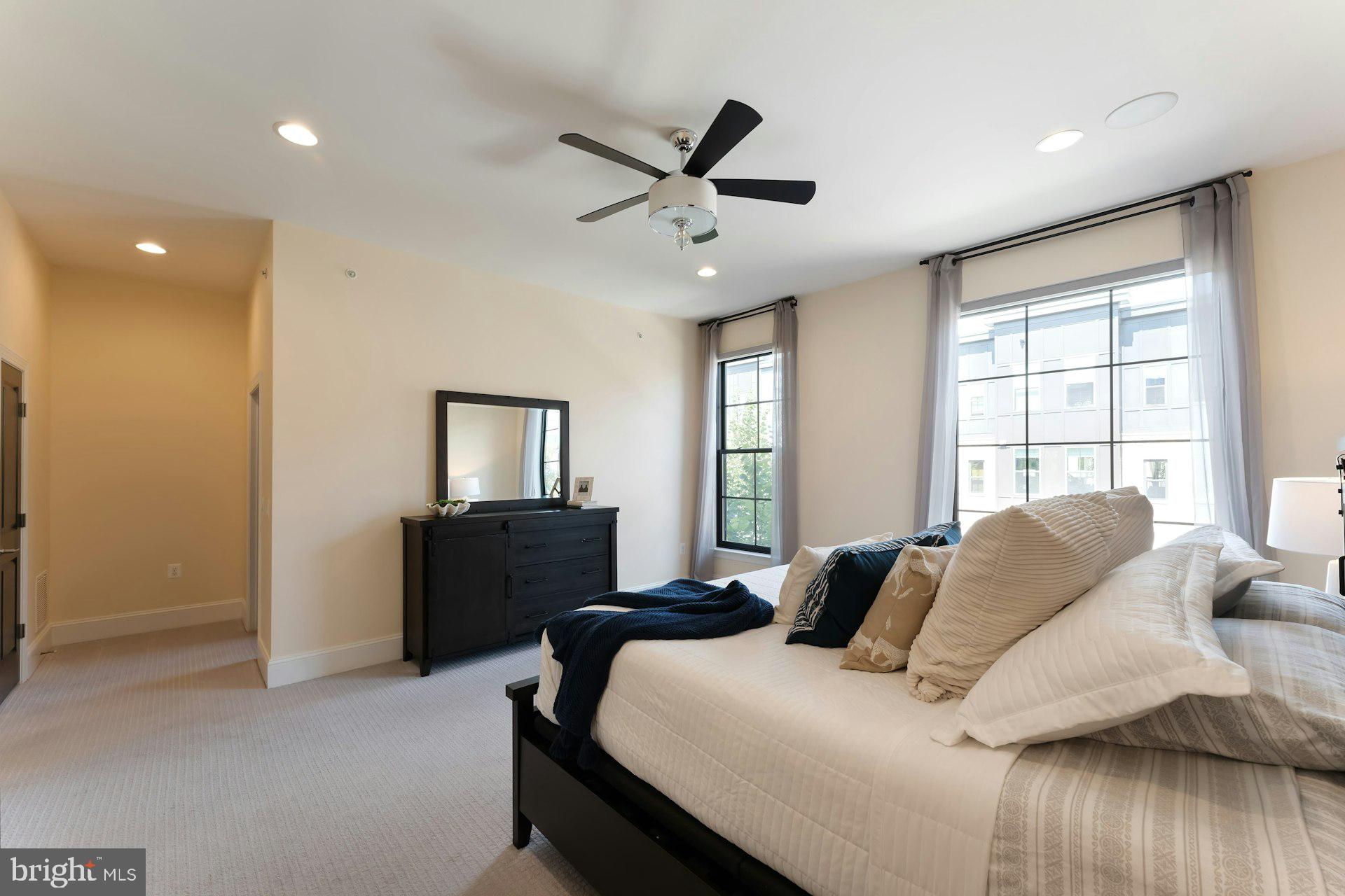 ONE LOUDOUN - Residential