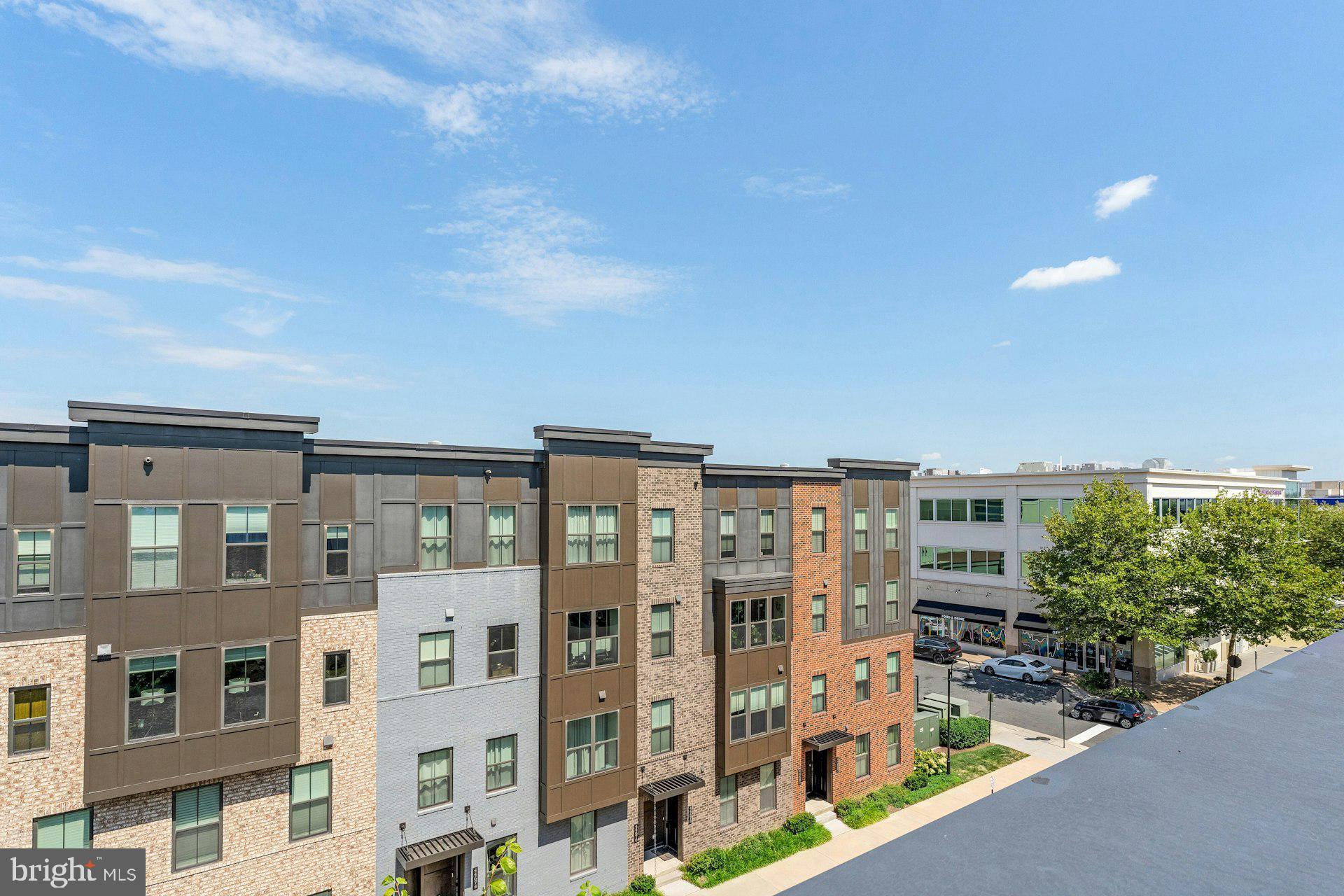 ONE LOUDOUN - Residential