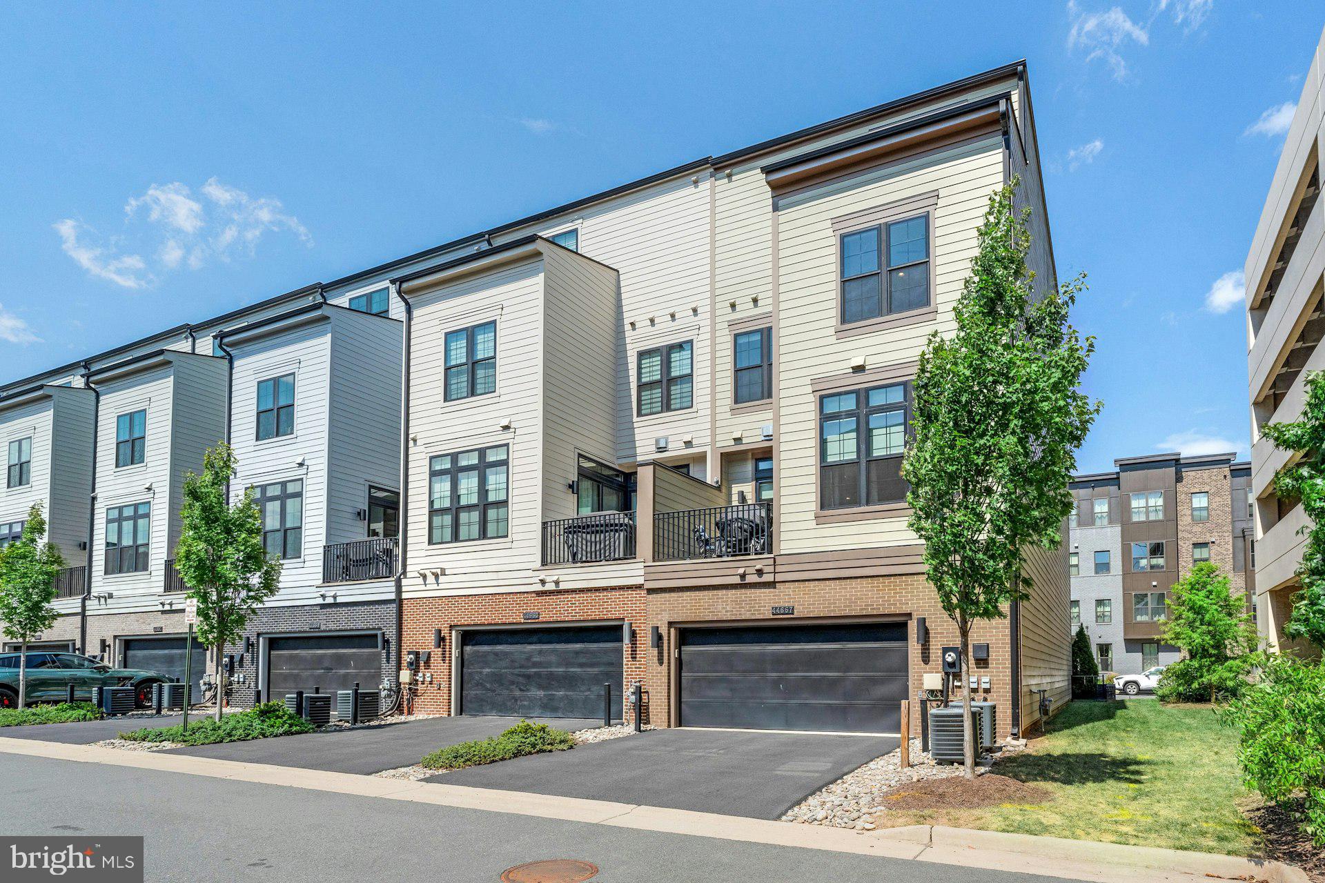 ONE LOUDOUN - Residential