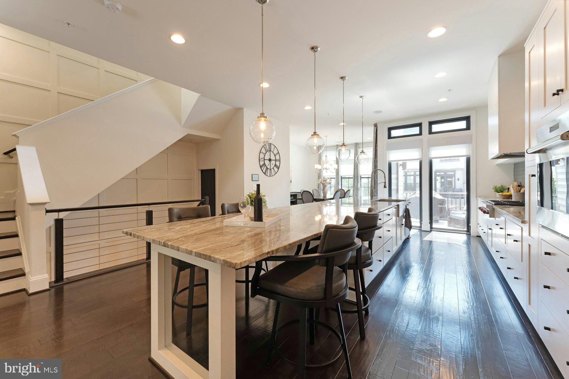 ONE LOUDOUN - Residential