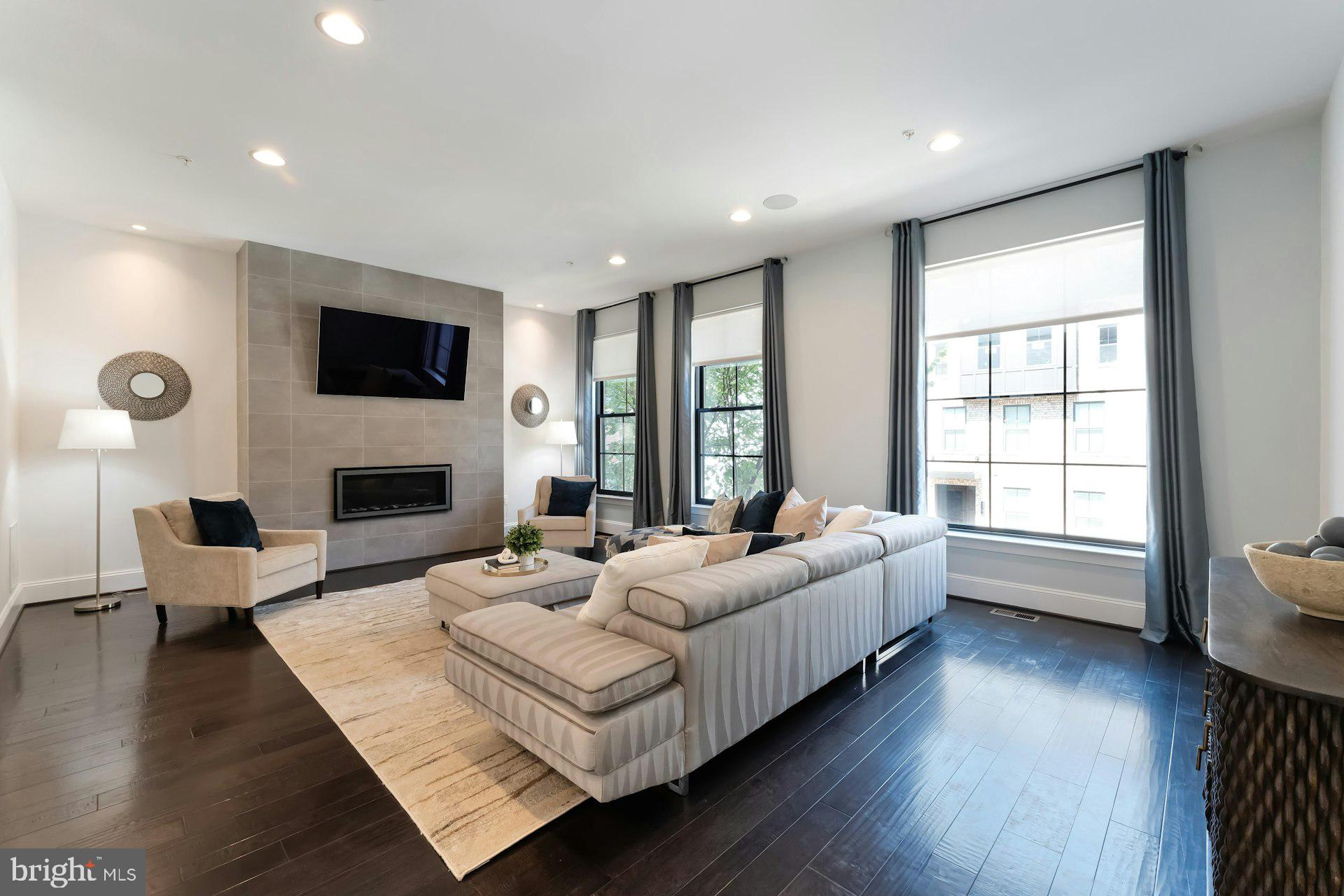 ONE LOUDOUN - Residential