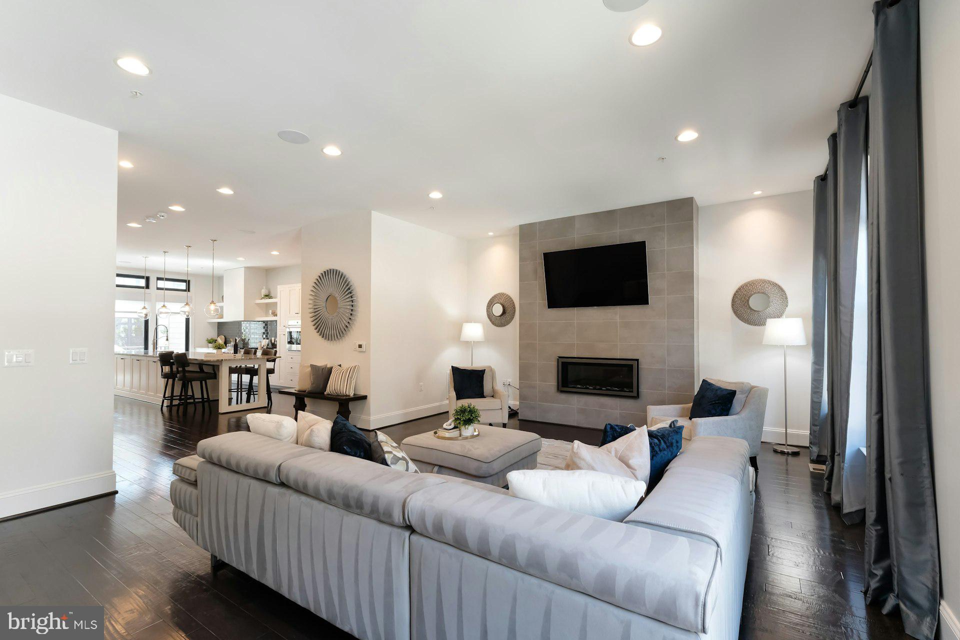 ONE LOUDOUN - Residential