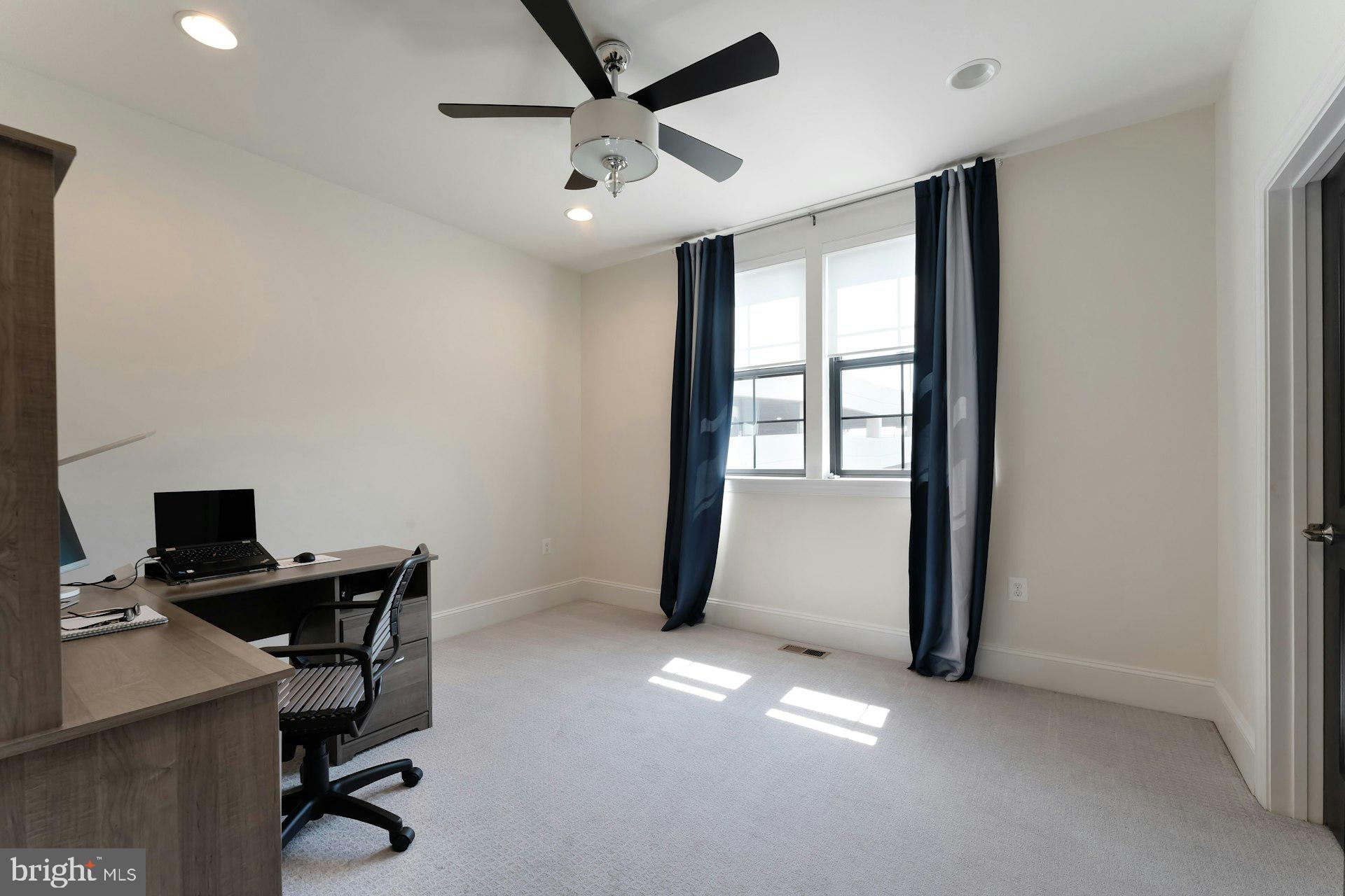 ONE LOUDOUN - Residential